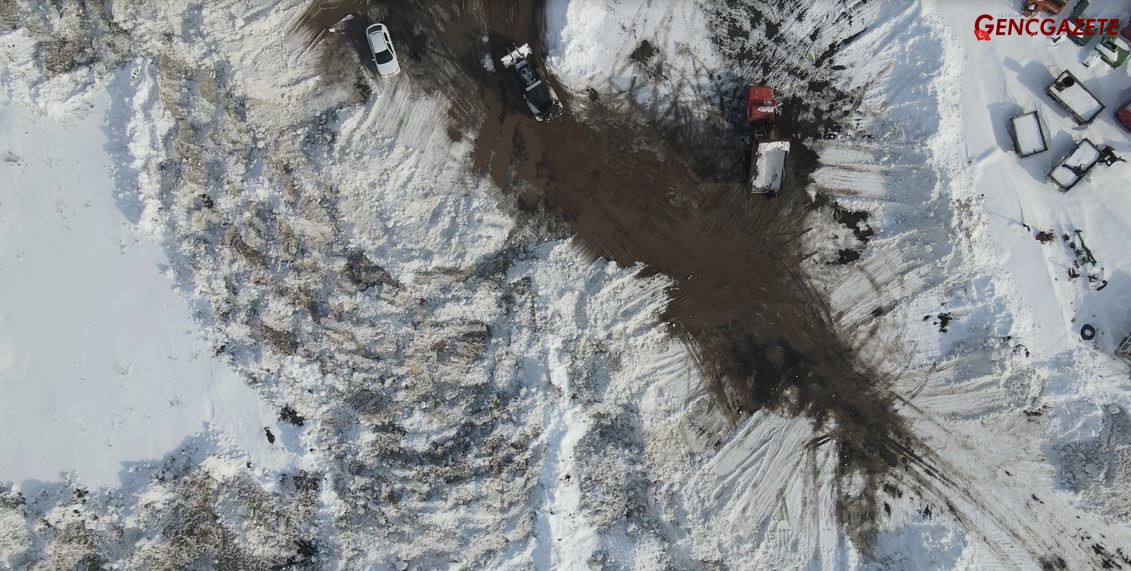 Genç Gazete Ardahan'da 55 Yılın Kar Rekoru Kırıldı Kar Yığınları Şehir Dışına Taşınıyor! (2)