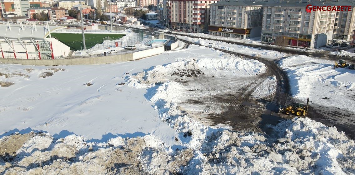 Genç Gazete Ardahan'da 55 Yılın Kar Rekoru Kırıldı Kar Yığınları Şehir Dışına Taşınıyor! (4)