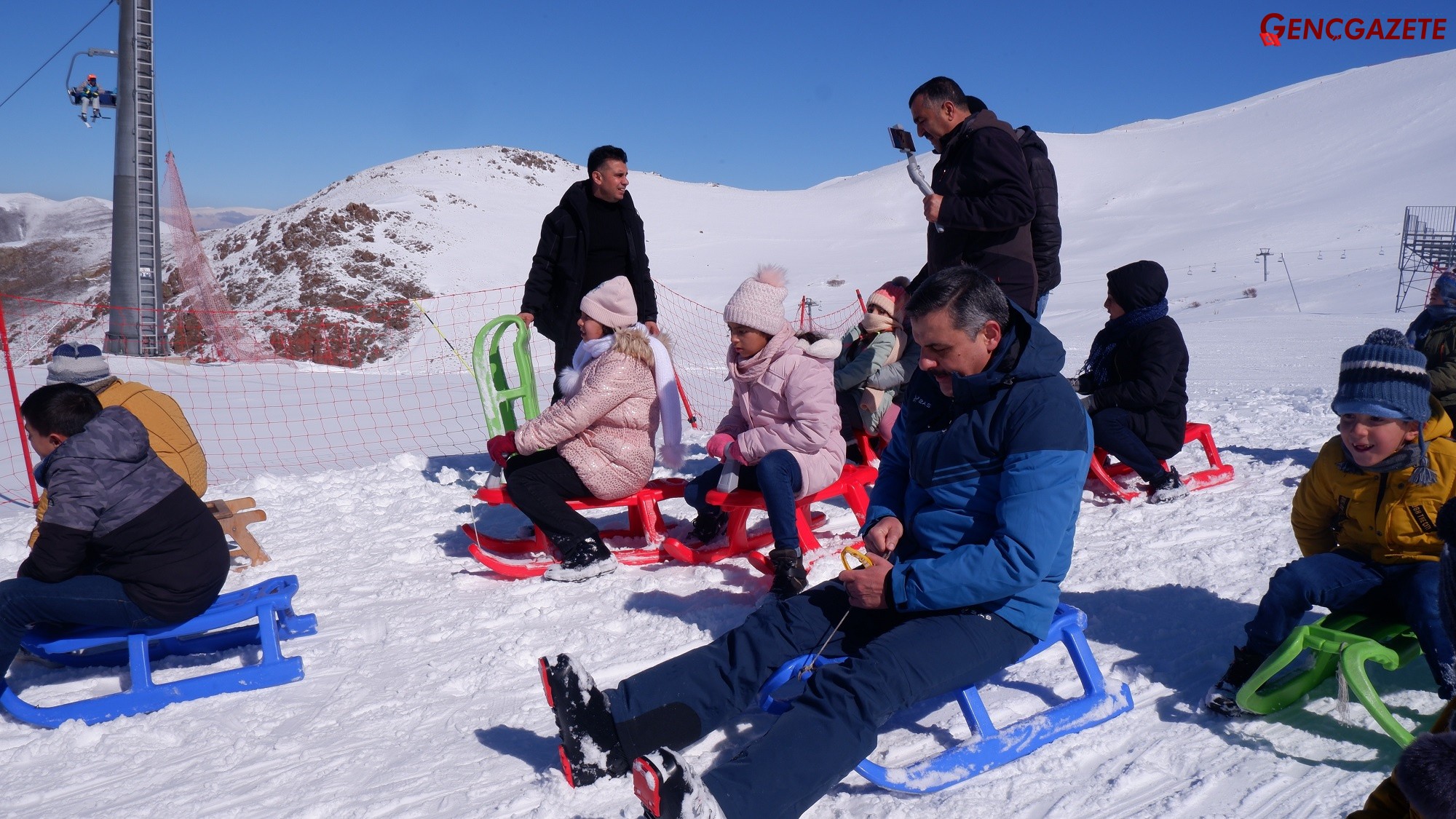 Genç Gazete Erzurum'da Vali Çocuklarla  Kızak Kayıp Kayak Yaptı  (8)