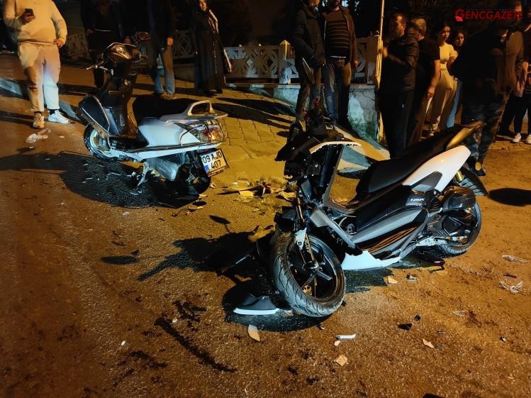 Genç Gazete Motosikletler Kafa Kafaya Çarpıştı, Kamera Kaydetti (7)