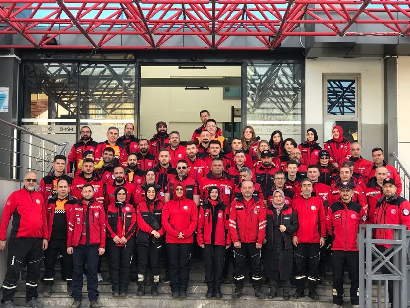 İnegöl Doğal Afetler Arama Kurtarma Derneği (İNDAK), 06 Şubat depreminin birinci yıl dönümünde 54 kişilik ekiple Kahramanmaraş'a gitti. 