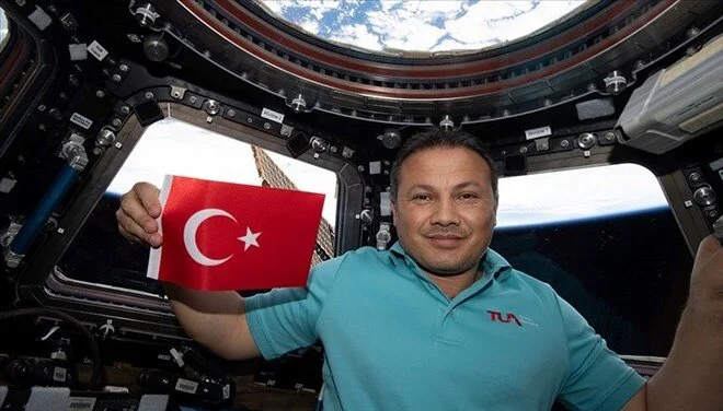 Türkiye'nin İlk Astronotu Alper Gezeravcı'nın Dönüş Yolculuğu Ertelendi