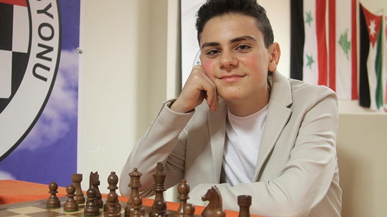 15 yaşındaki Ediz Türkiye'de o unvanın ilk sahibi oldu
