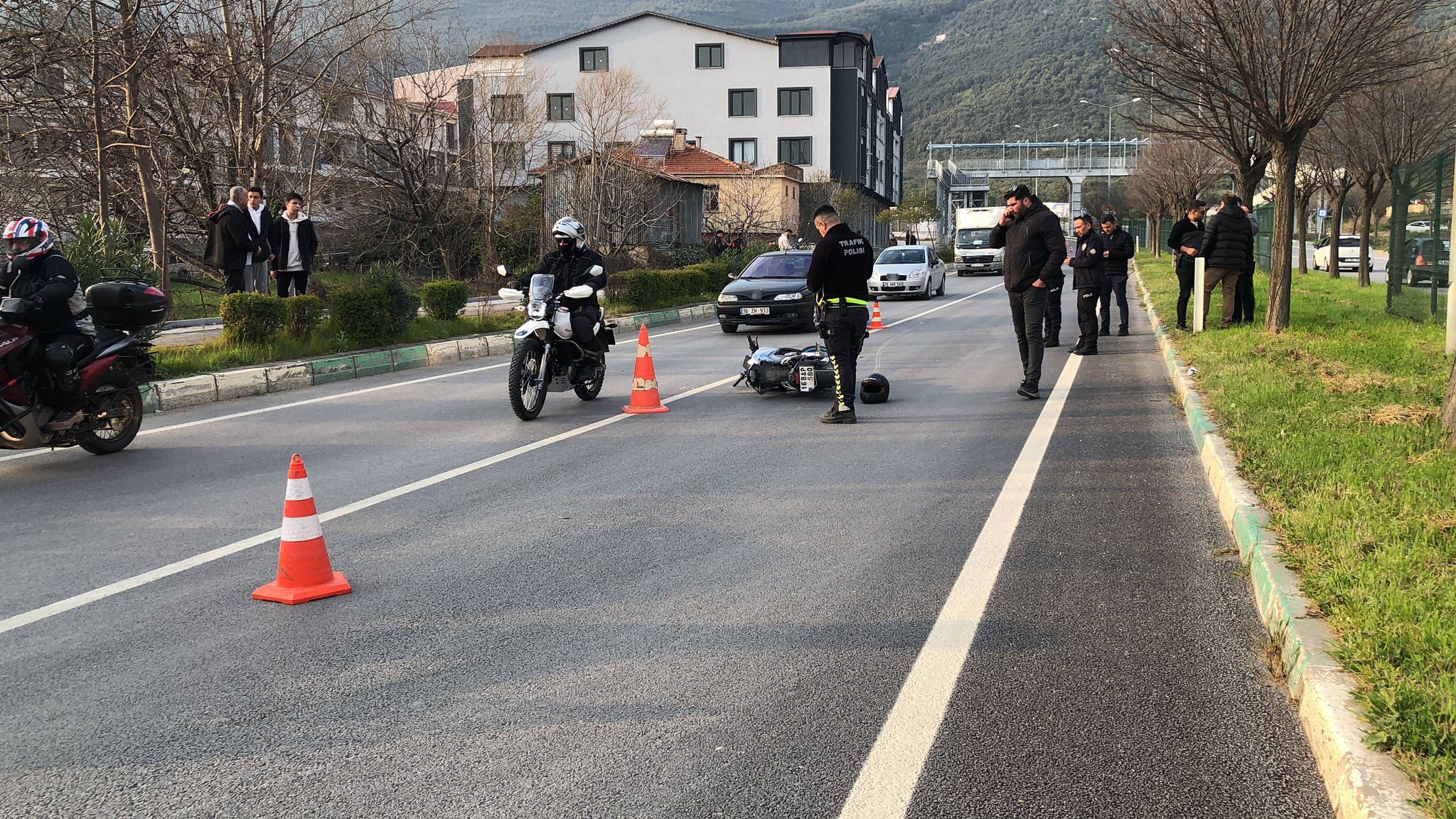 Genç Gazete  Ağaçlara Çarpan Motosiklet Sürücüsü  Öldü (2)