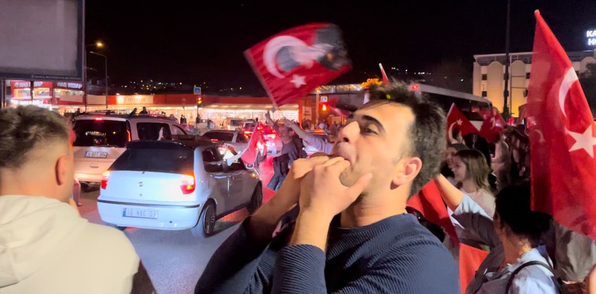 Genç Gazete Bursa'da Chp'liler Kutlamalara Başladı2