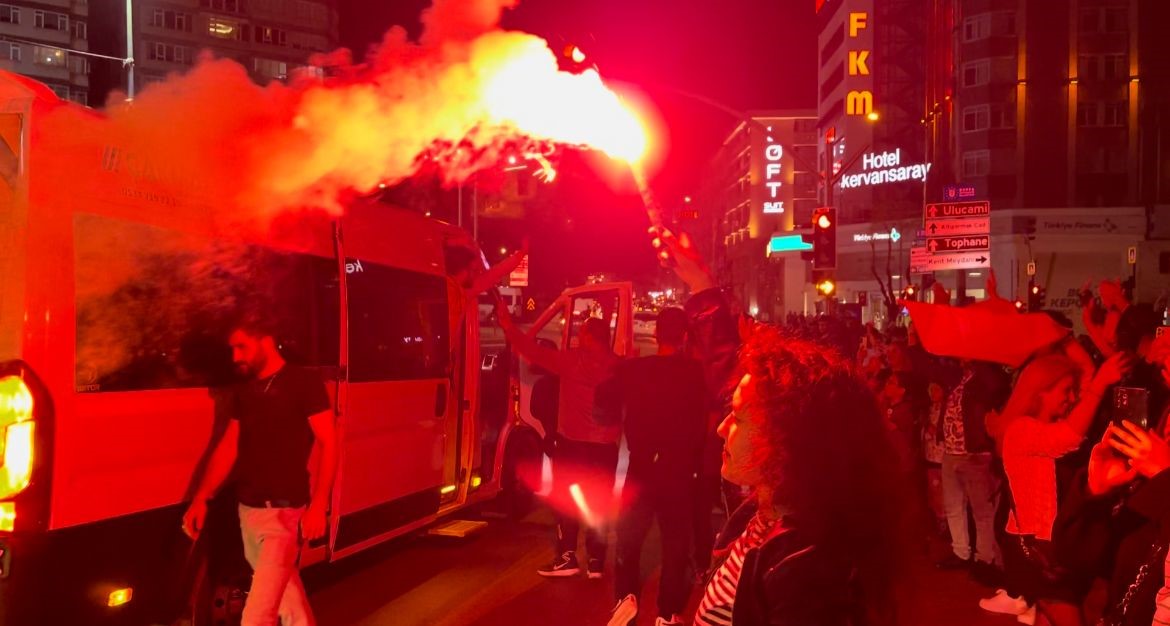 Genç Gazete Bursa'da Chp'liler Kutlamalara Başladı3