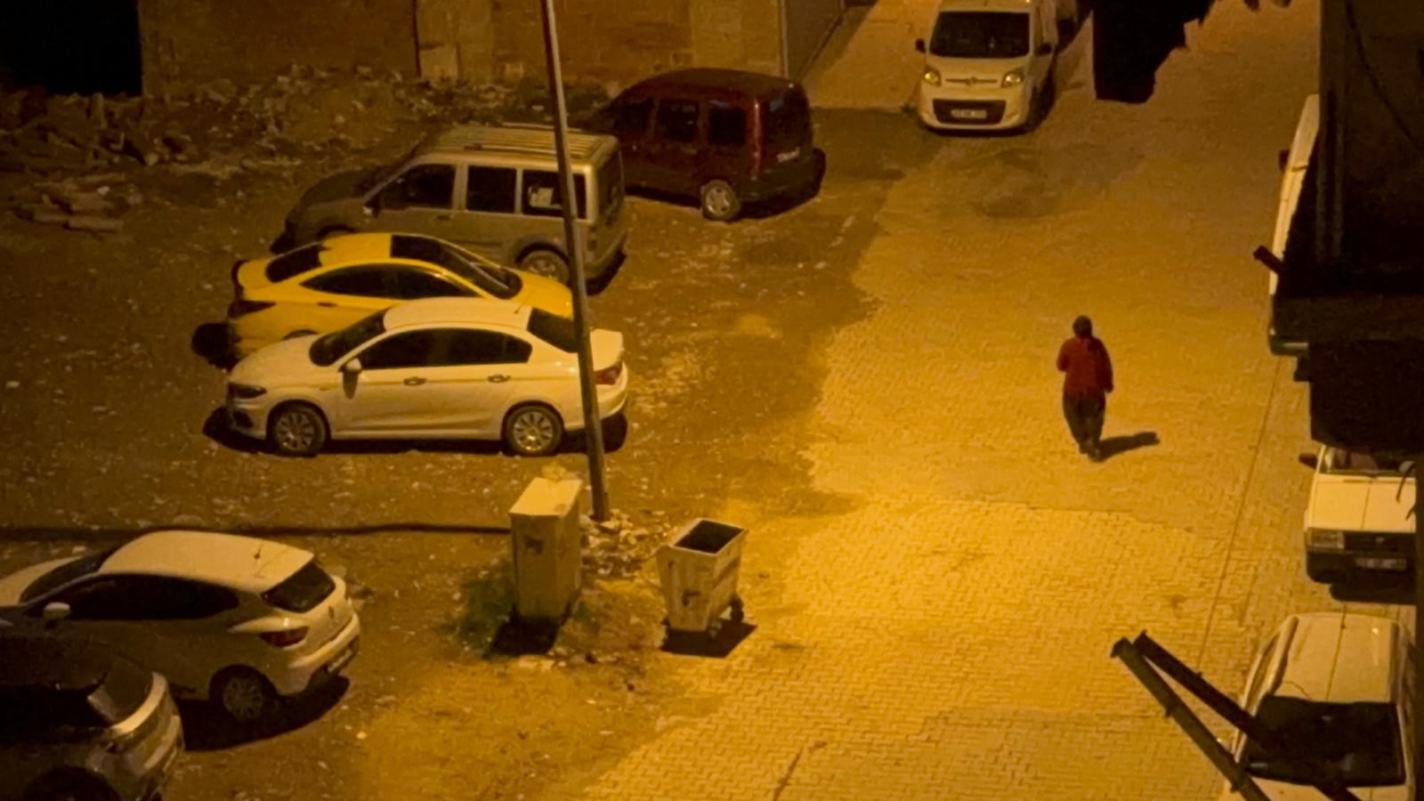 Genç Gazete  Elazığ'da Korkutan Deprem Halkı Sokağa Döktü (1)