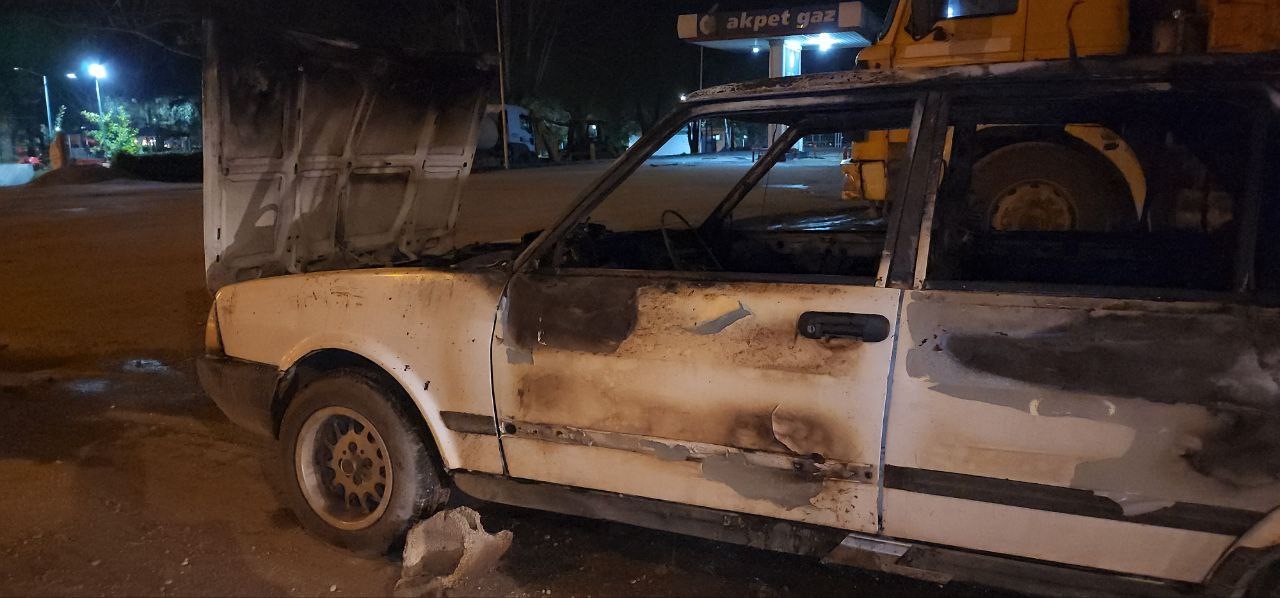 Genç Gazete Lpg Dolumu Esnasında Otomobil Alev Aldı; 3 Kişi Yaralandı   (3)