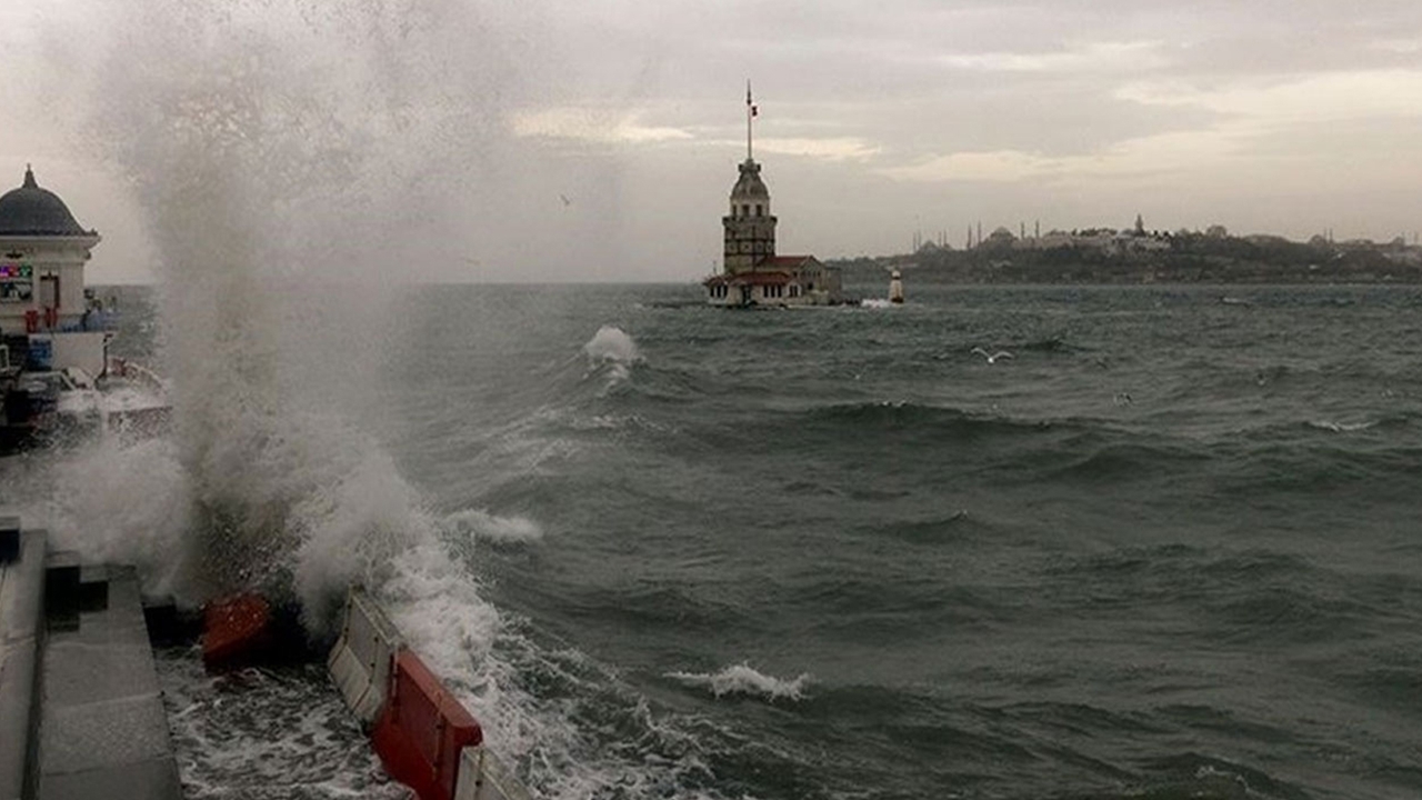 İstanbul Valiliği'nden vatandaşlara fırtına uyarısı