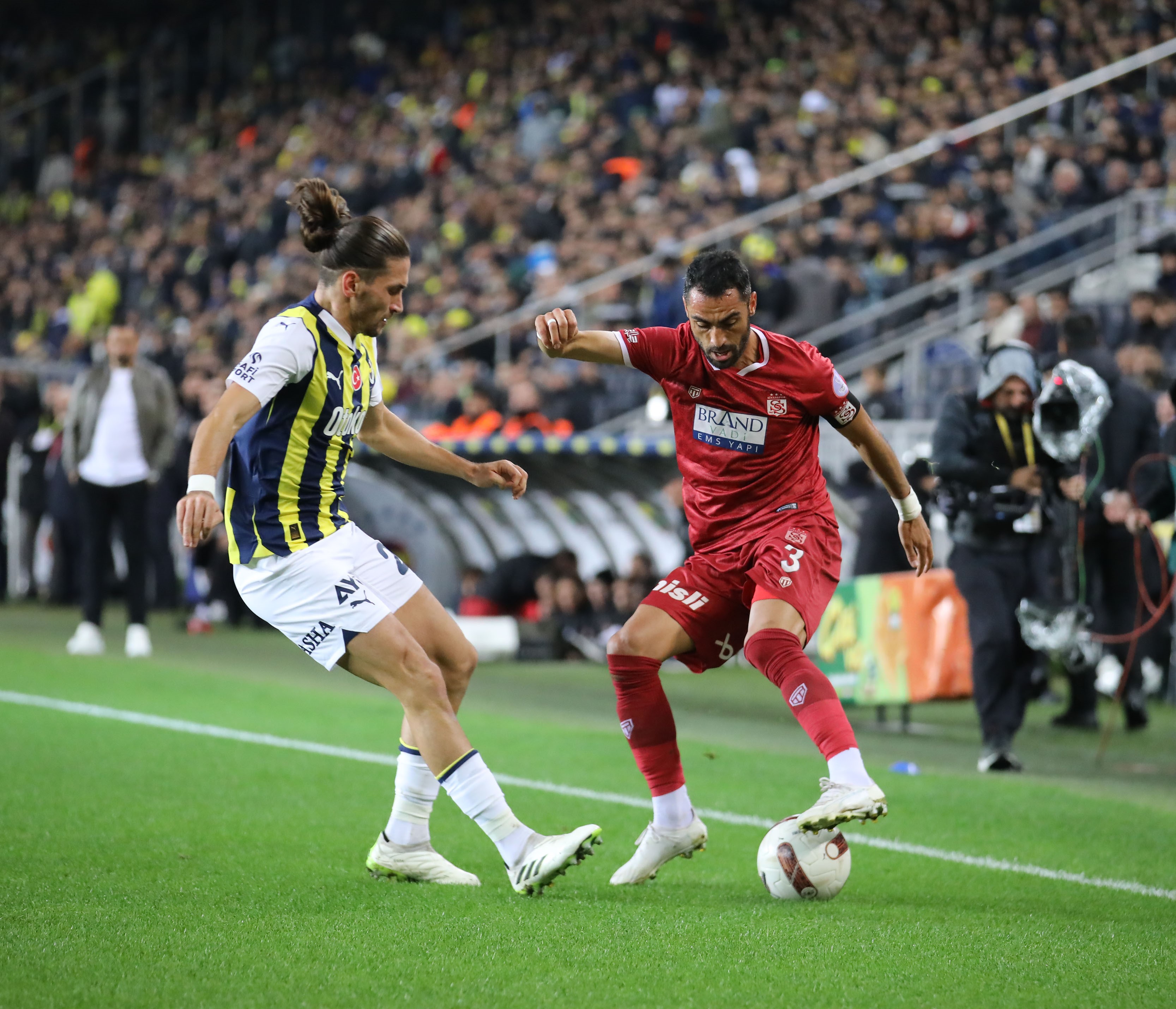 Genç Gazete Avrupa'da Kaybeden Fenerbahçe, Sivasspor'un Karşısında (3)