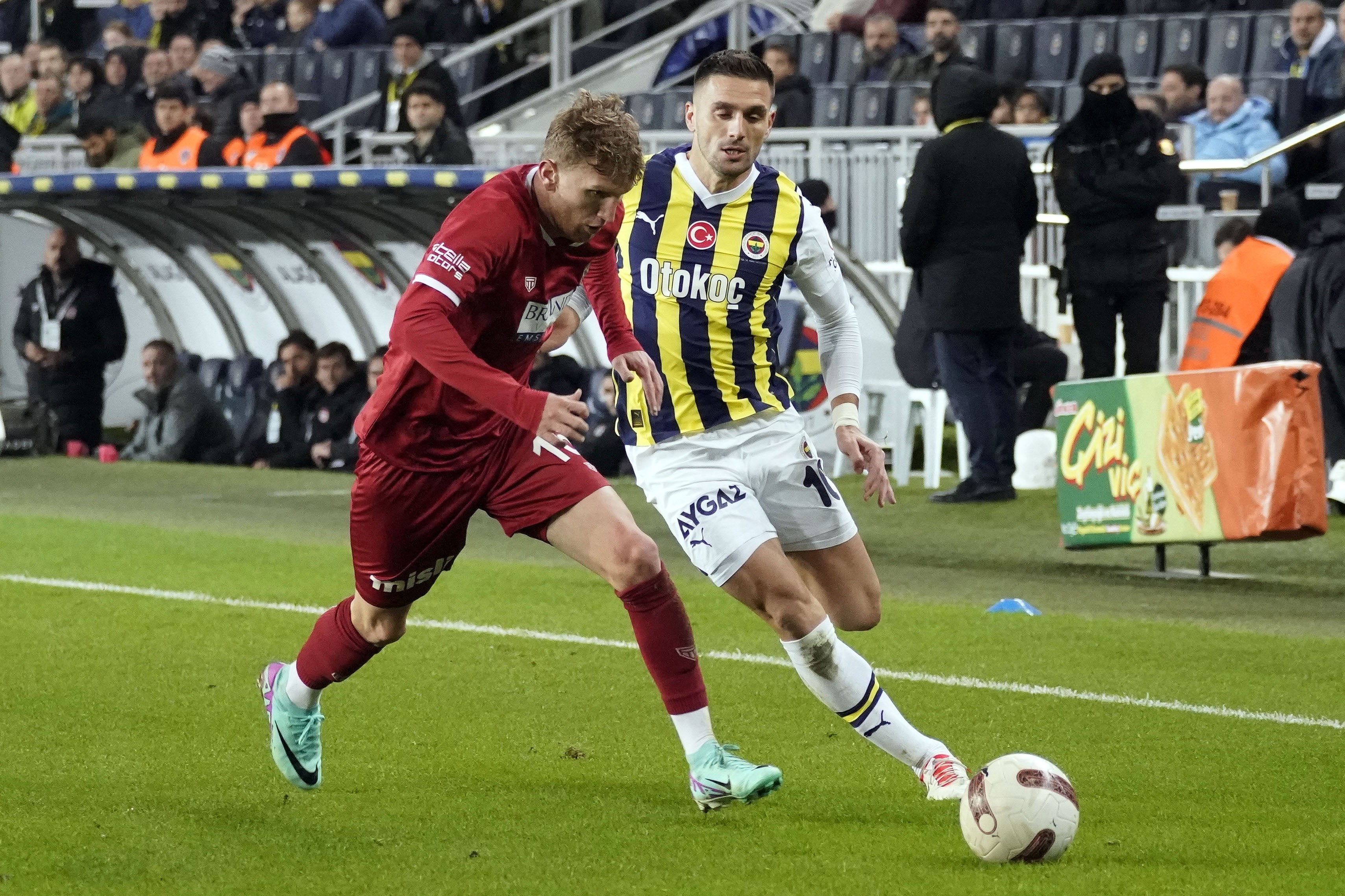 Genç Gazete Avrupa'da Kaybeden Fenerbahçe, Sivasspor'un Karşısında (5)