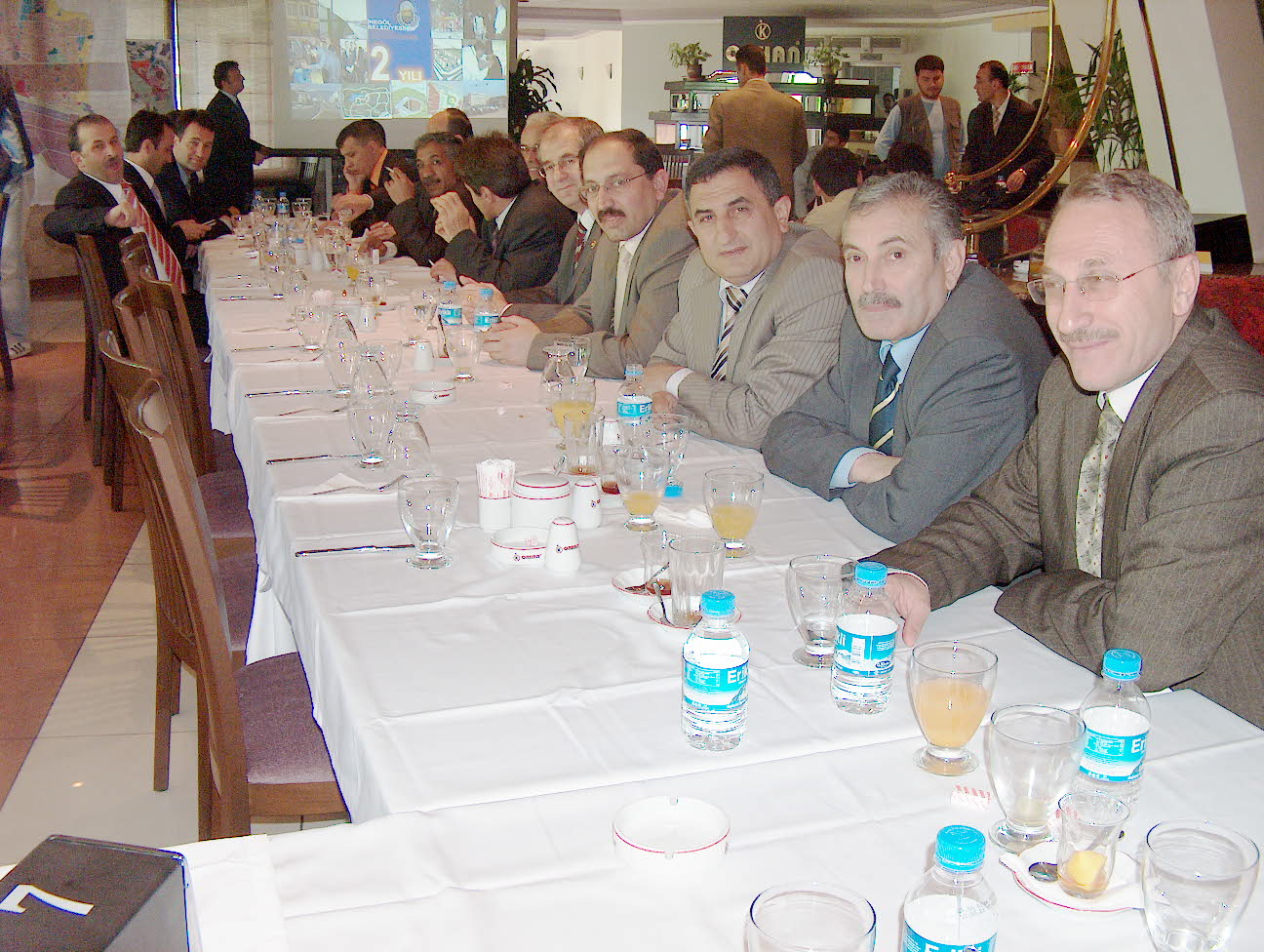 Genc Gazete Başkan Alinur Aktas Belediyede (1)