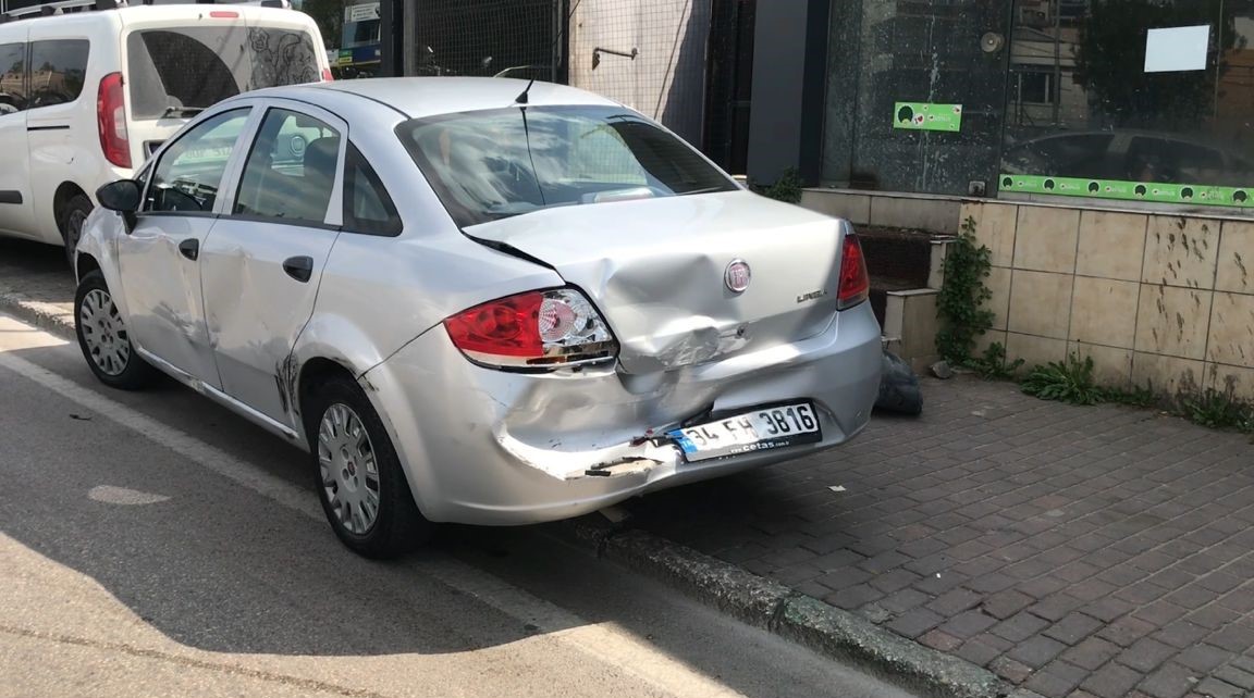 Genç Gazete Direksiyon Başında Bilincini Kaybetti, Üç Otomobile Çarptı 5 Yaralı (2)