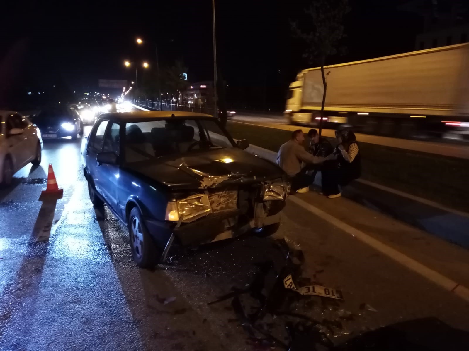 Genç Gazete İnegöl'de Zincirleme Trafik Kazası 4 Yaralı (2)
