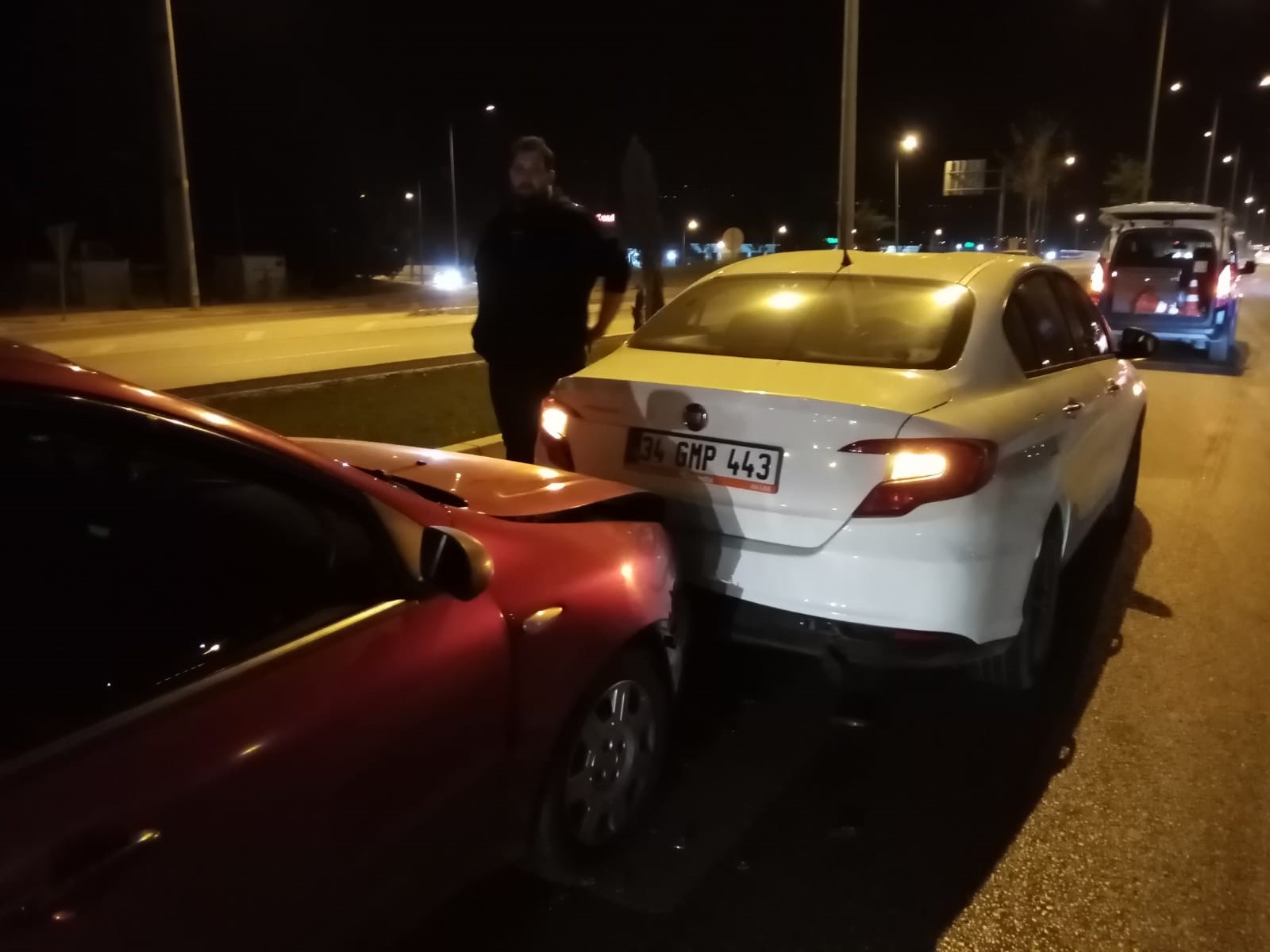 Genç Gazete İnegöl'de Zincirleme Trafik Kazası 4 Yaralı (5)