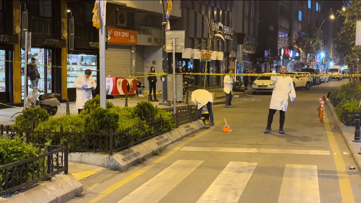 Genç Gazete Sokak Ortasında Silahlı Saldırı 2 Ölü,2 Yaralı    (3)