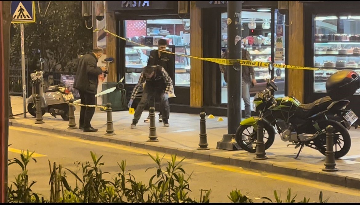 Genç Gazete Sokak Ortasında Silahlı Saldırı 2 Ölü,2 Yaralı    (4)