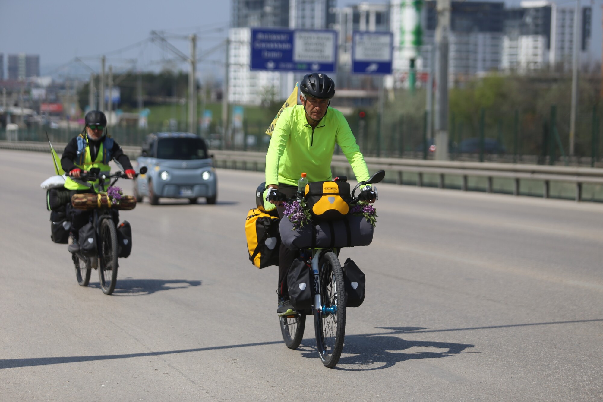 Genç Gazete Üsküp'ten Mekke'ye Bisikletle Hac Yolculuğu Bursa'da Mola Verdiler (2)