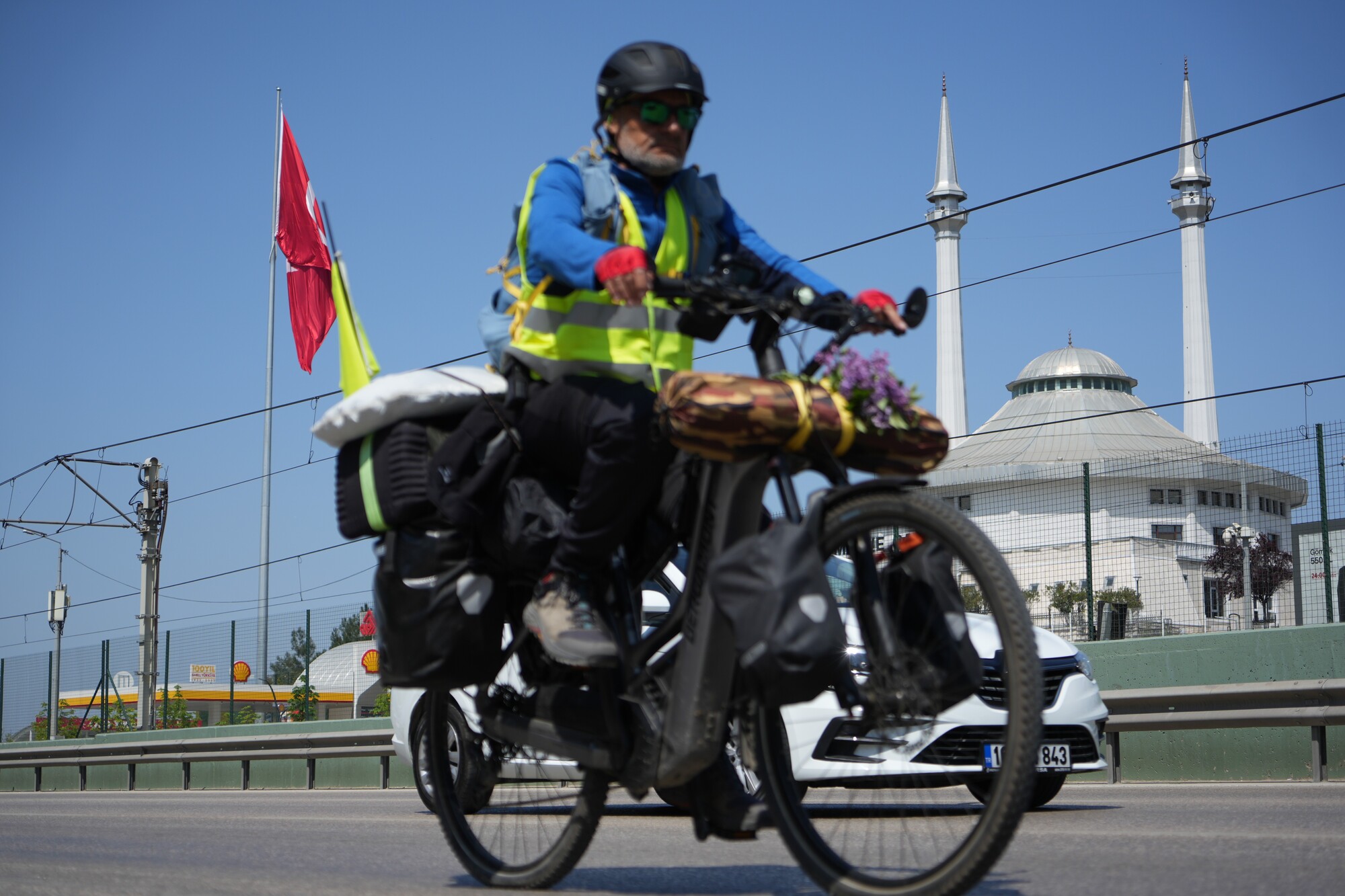 Genç Gazete Üsküp'ten Mekke'ye Bisikletle Hac Yolculuğu Bursa'da Mola Verdiler (4)