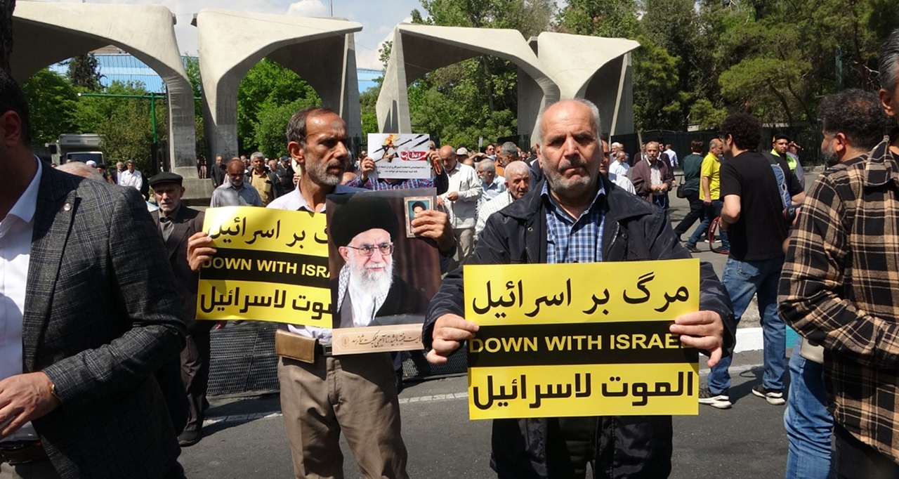 İran'da halk protesto için bir araya geldi 