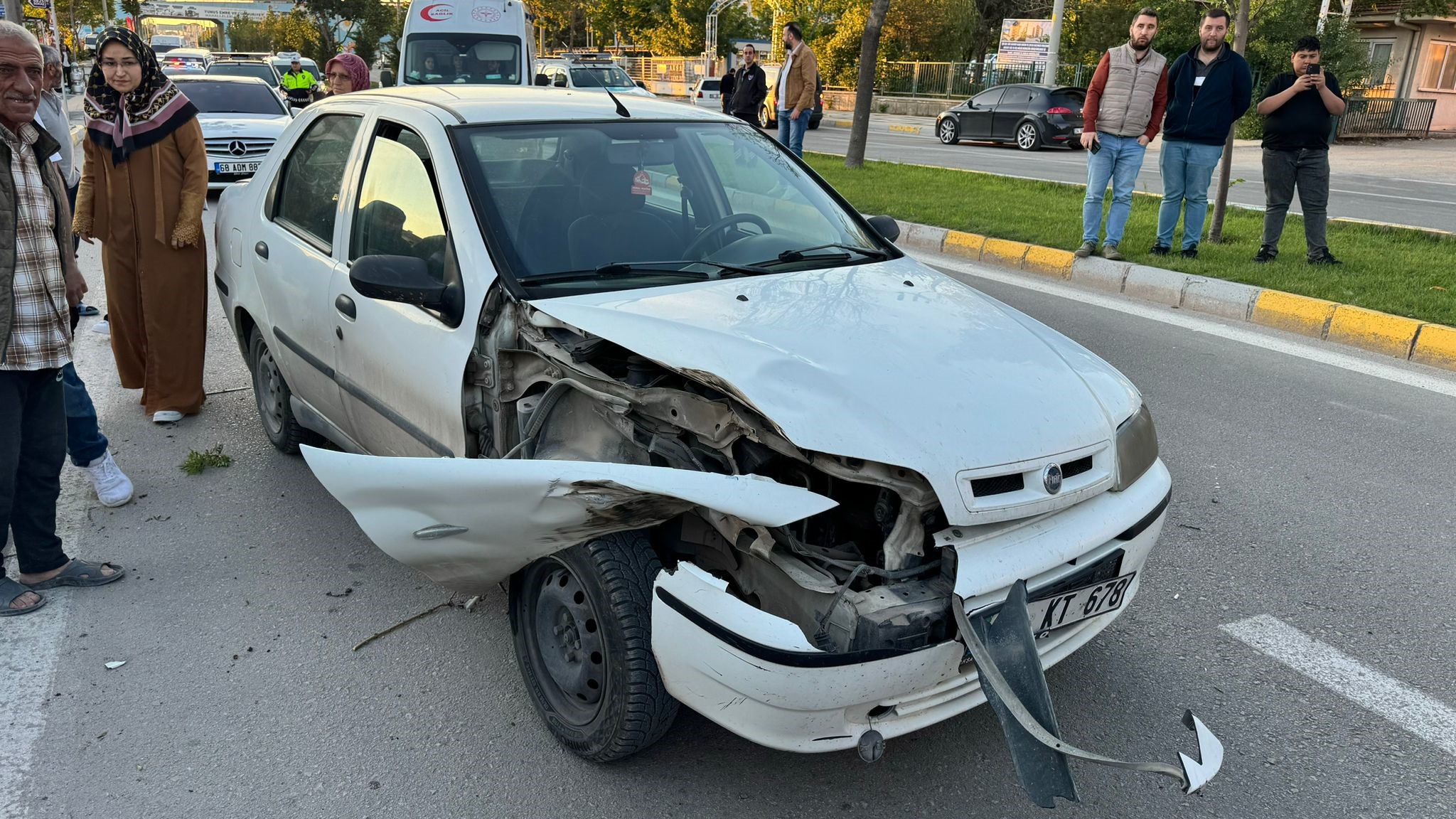 Anneannesinden İzinsiz Aldığı Araçla Kaza Yaptı 2 Genç Ağır Yaralandı