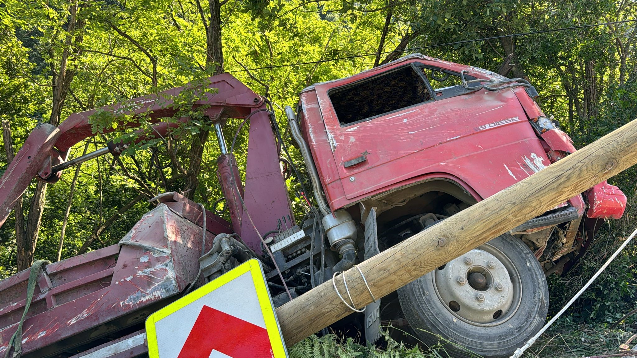  Bariyerleri Aşan Vinç Şarampole Uçtu (3)