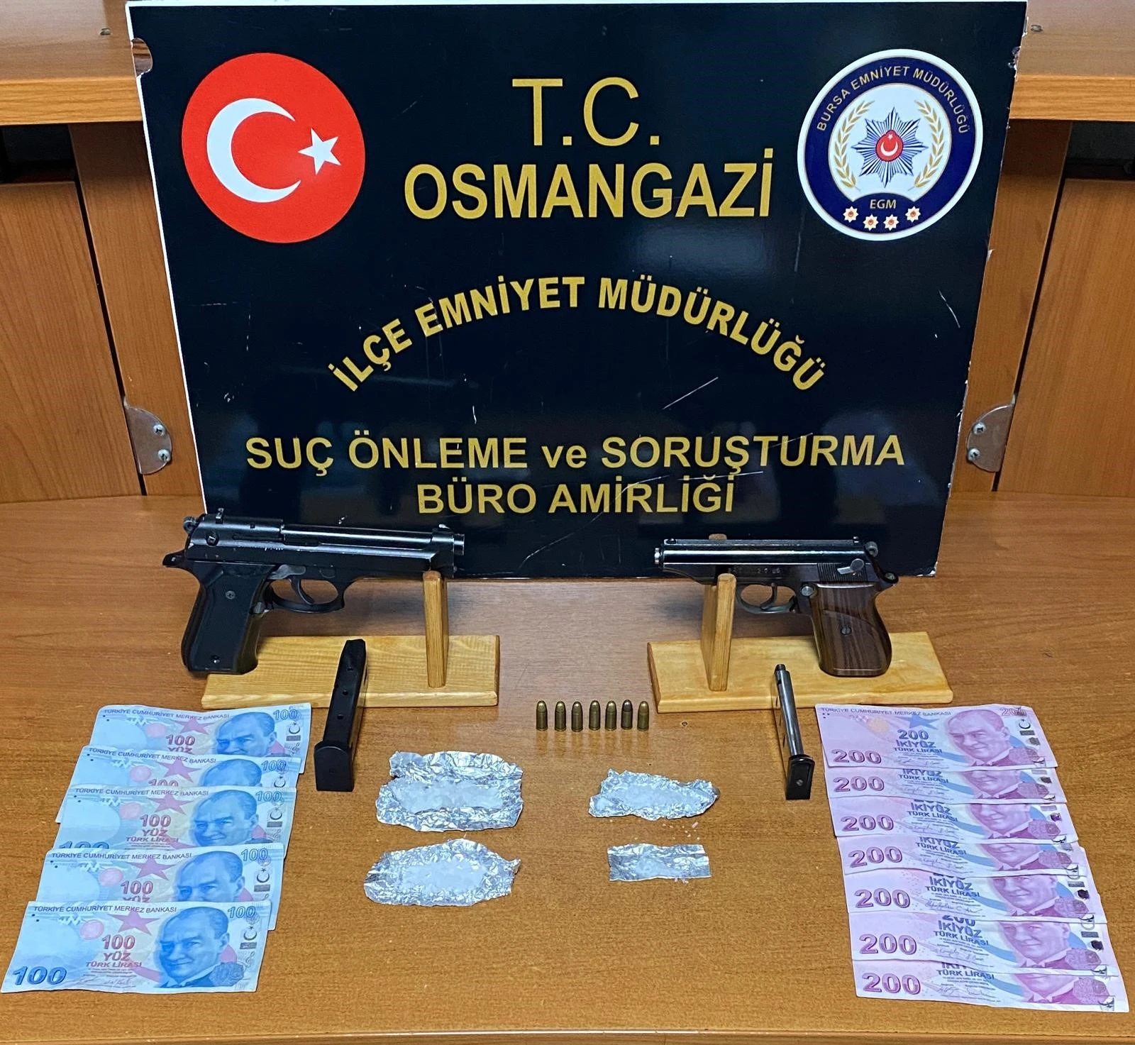 Bursa'da Uyuşturucuyu Tabancayla Takas Ettiler!