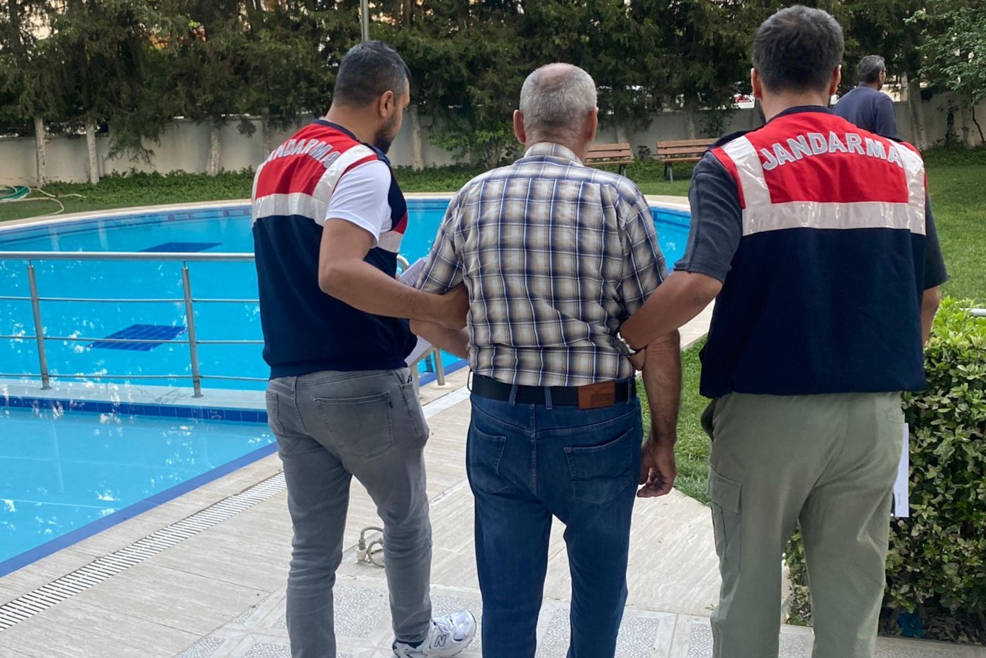 Dhkp C Ve Mlkp Terör Örgütlerine İzmir Merkezli Operasyon 30 Gözaltı (3)