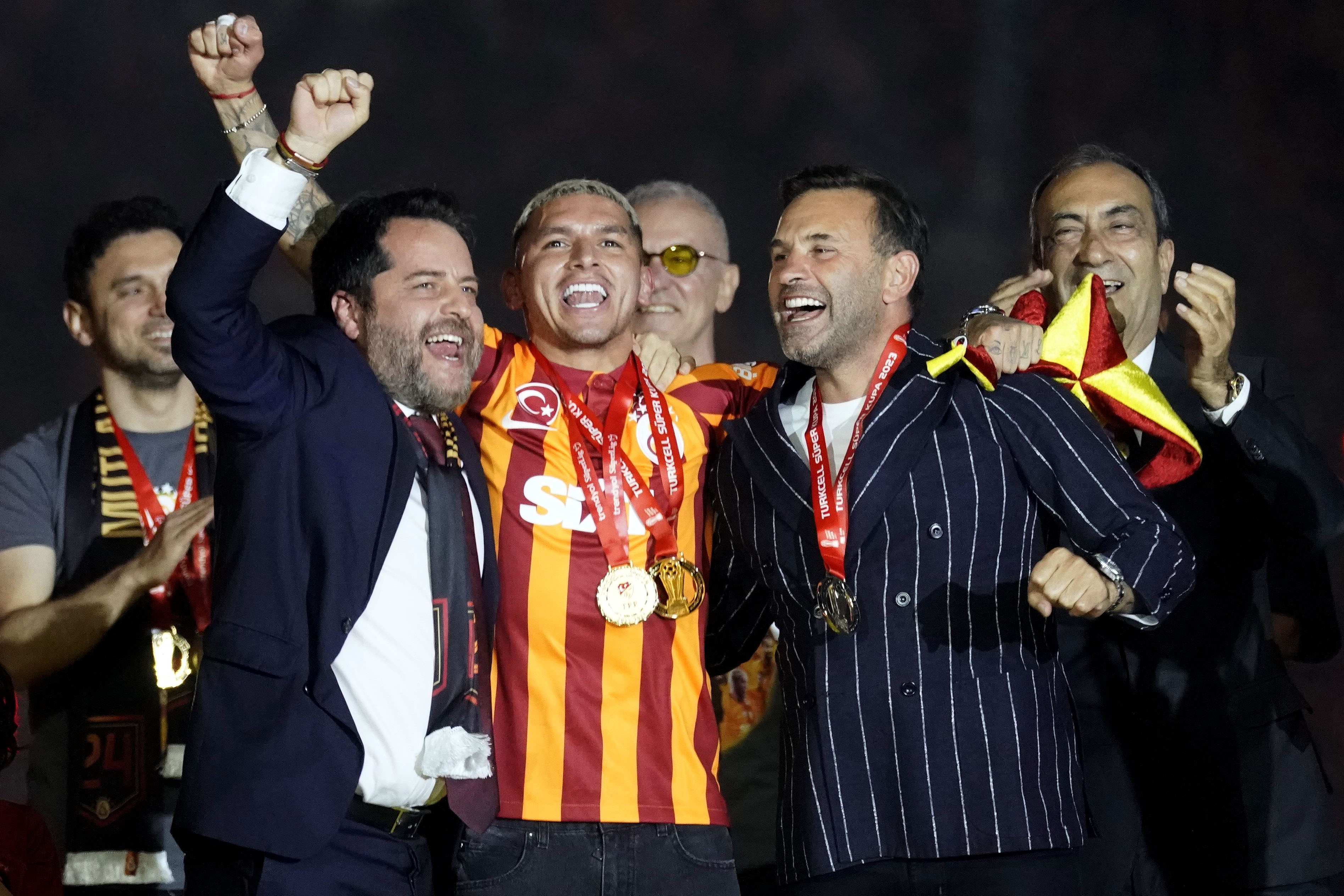 Galatasaray'dan 3 Kupalı Kutlama (4)