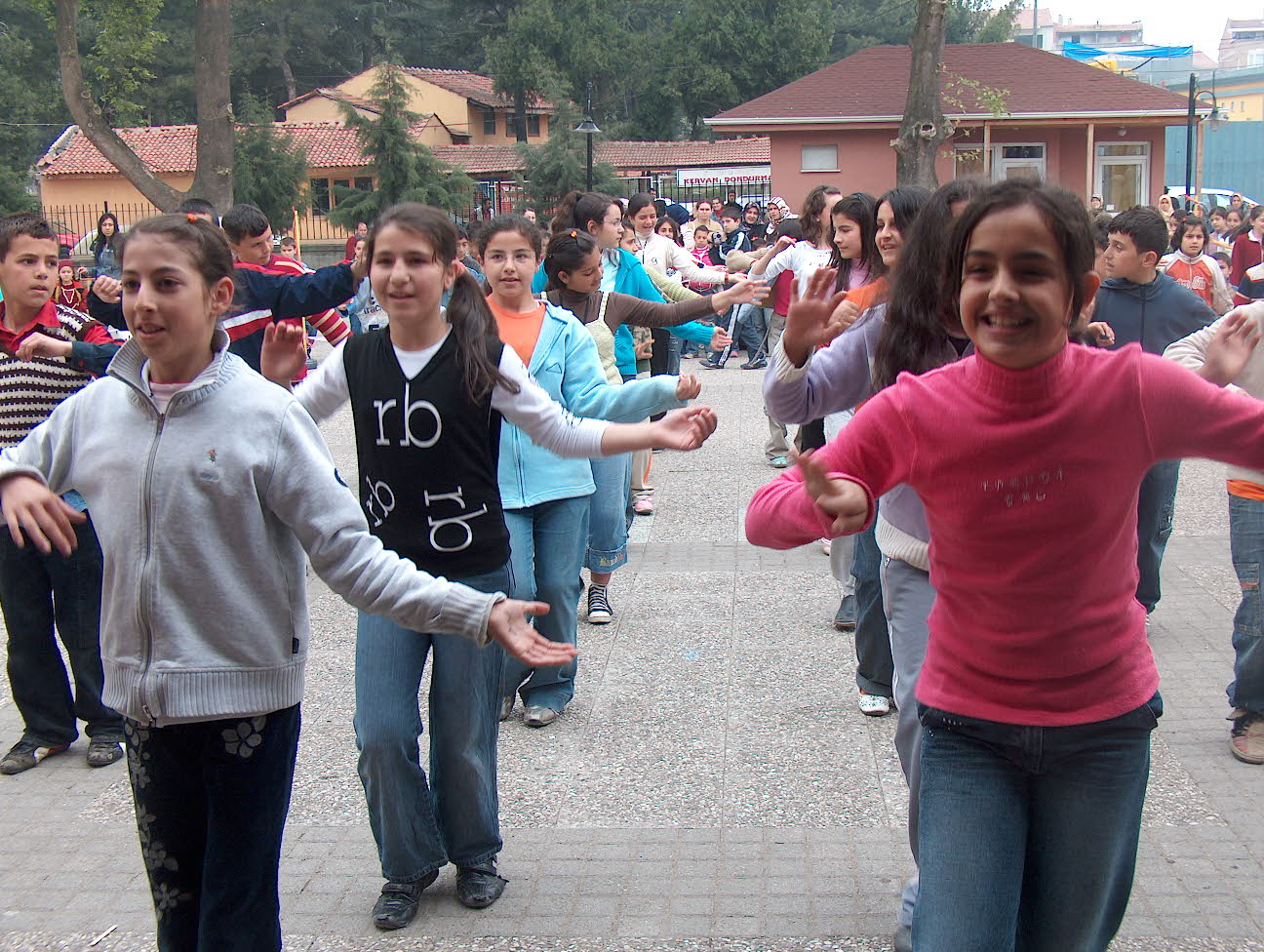 Genç Gazete İnegöl Vehbi Koç Okulundan Yanan Karaköy Için (4)