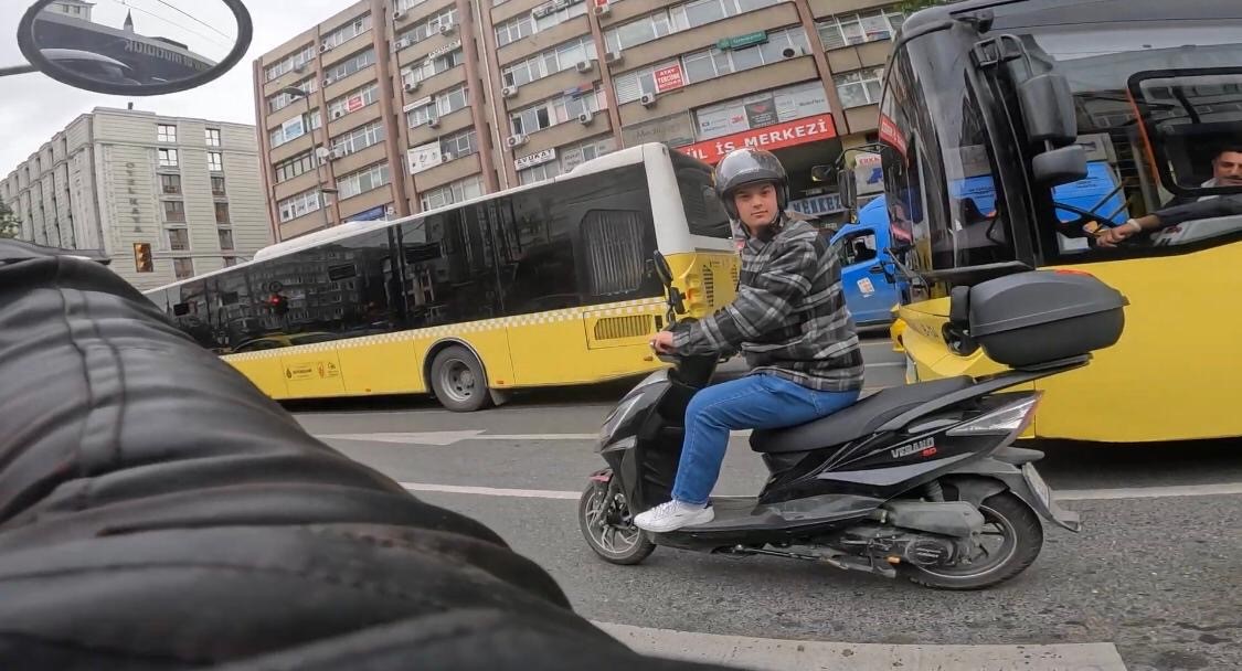 Genç Gazete İnsan Kaza Yapınca Güler Mi Çarpan Kişi Annesi (4)