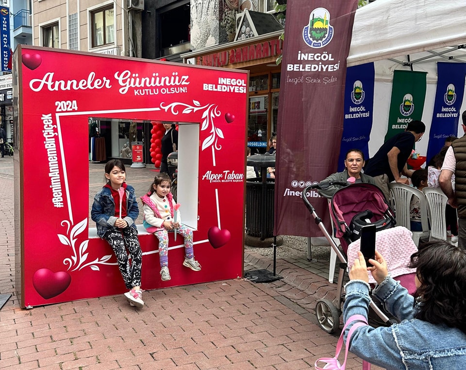 İnegöl’de Anneler Günü İnegöl Belediyesi İle Renklendi1