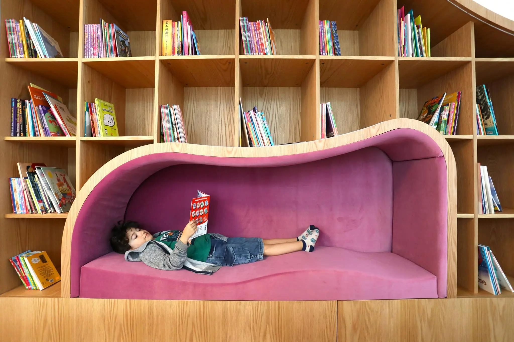 İnegöl'de Gençlerin Yeni Mekanı Yeni Yaşam Alanı Nöbetçi Kitaphane