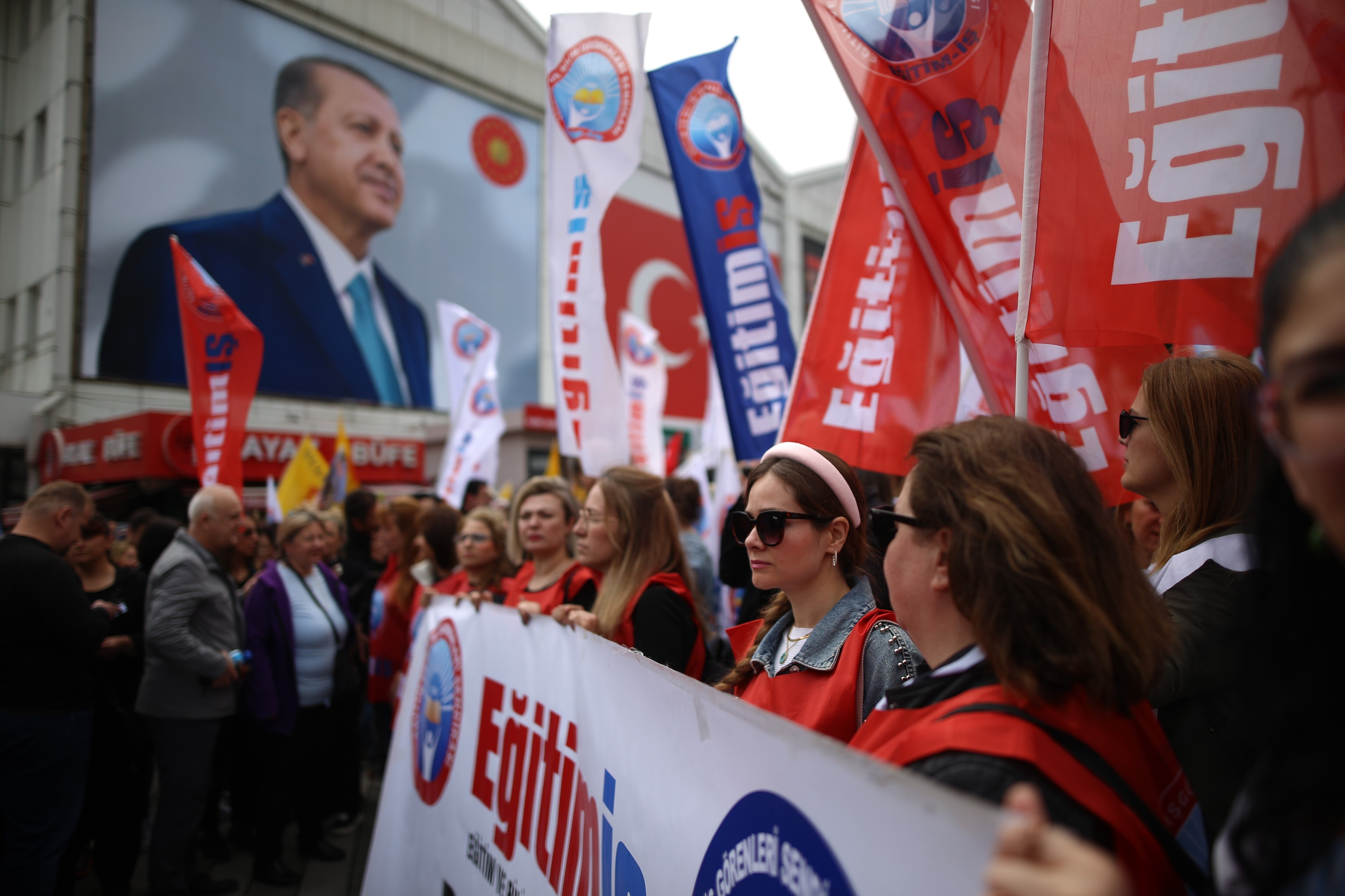 İstanbul’da Bir Öğretmenin Öldürülmesi Bursa’da Protesto Edildi