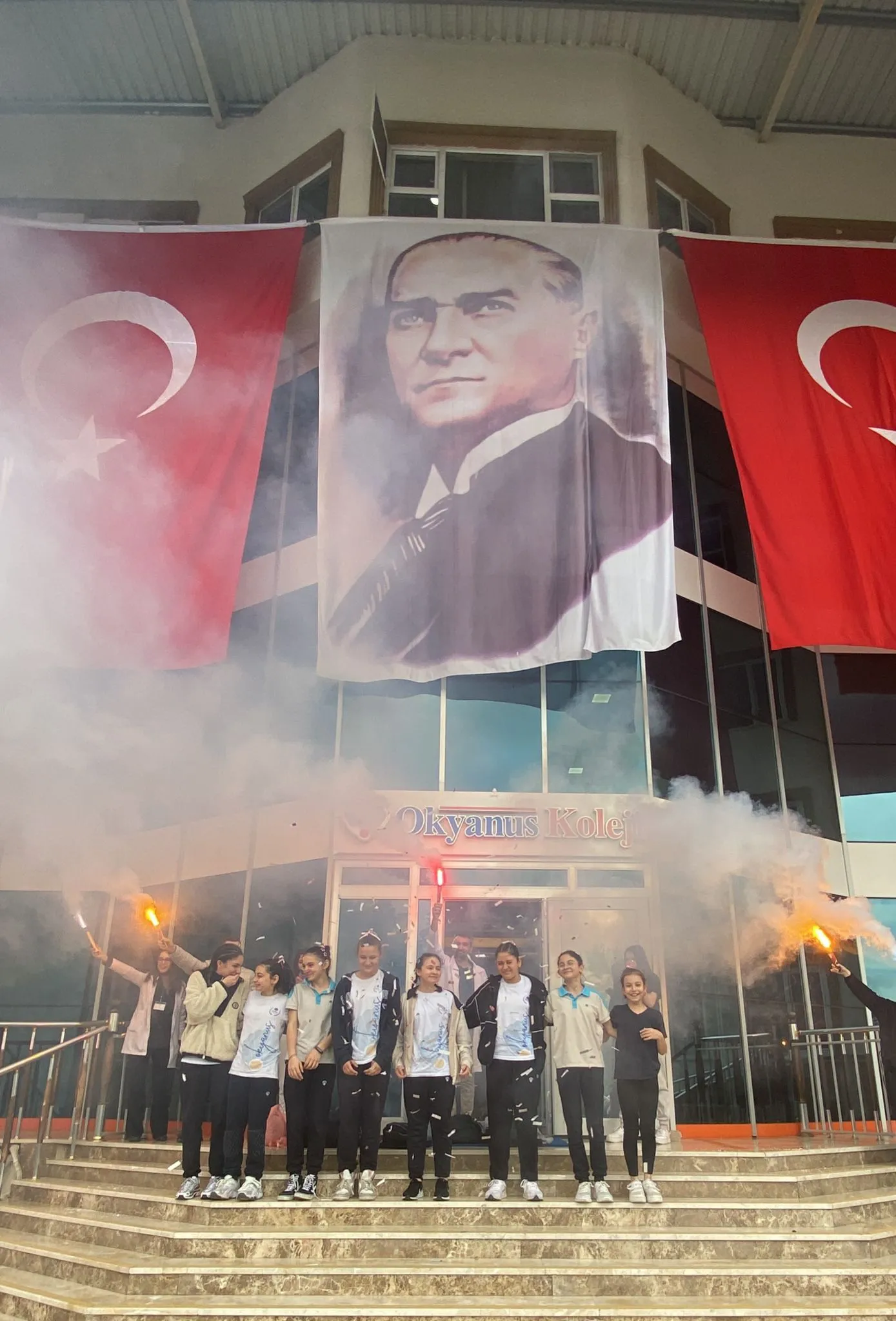 Özel İnegöl Okyanus Koleji Küçük Kızlar Voleybol Takımı Namağlup Şampiyon2