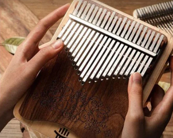 Parmakla Yapılan Sanat Kalimba