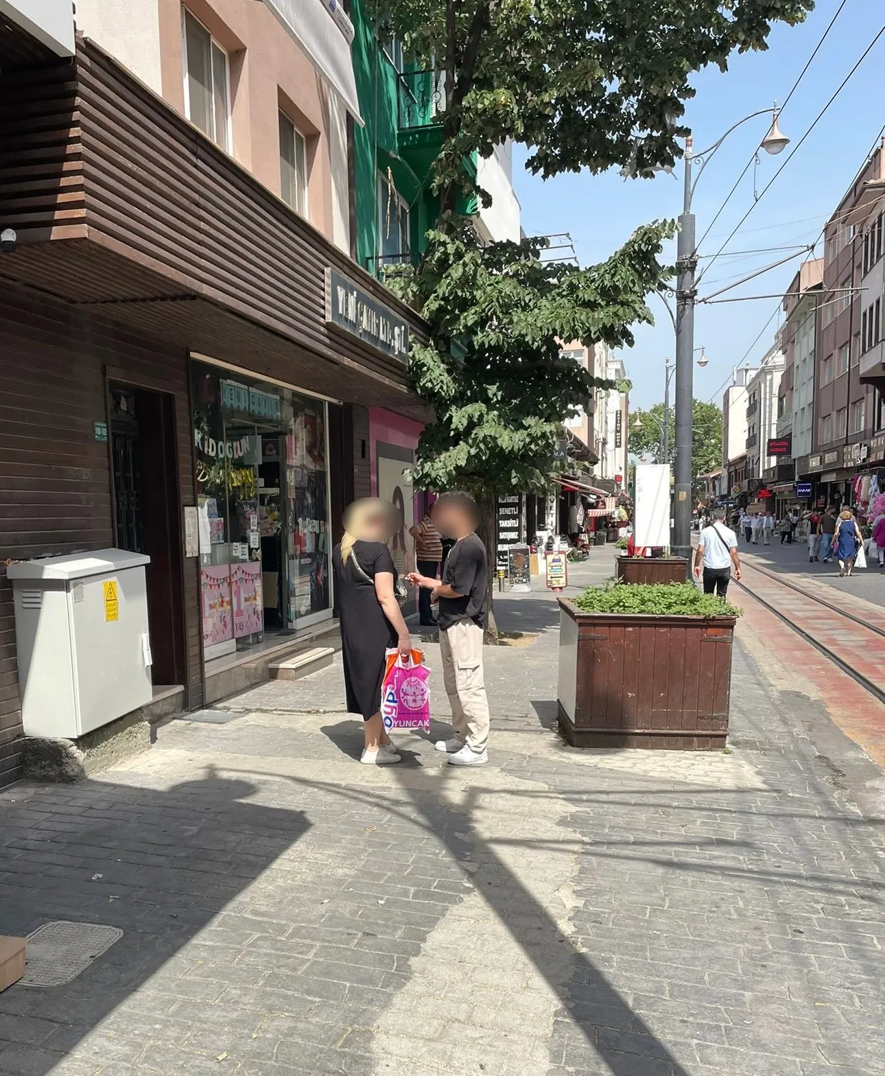 Bursa'da 25 Yıl Hapis Cezasıyla Aranan Suç Makinesi, Cumhuriyet Caddesi'nde Yakalandı!