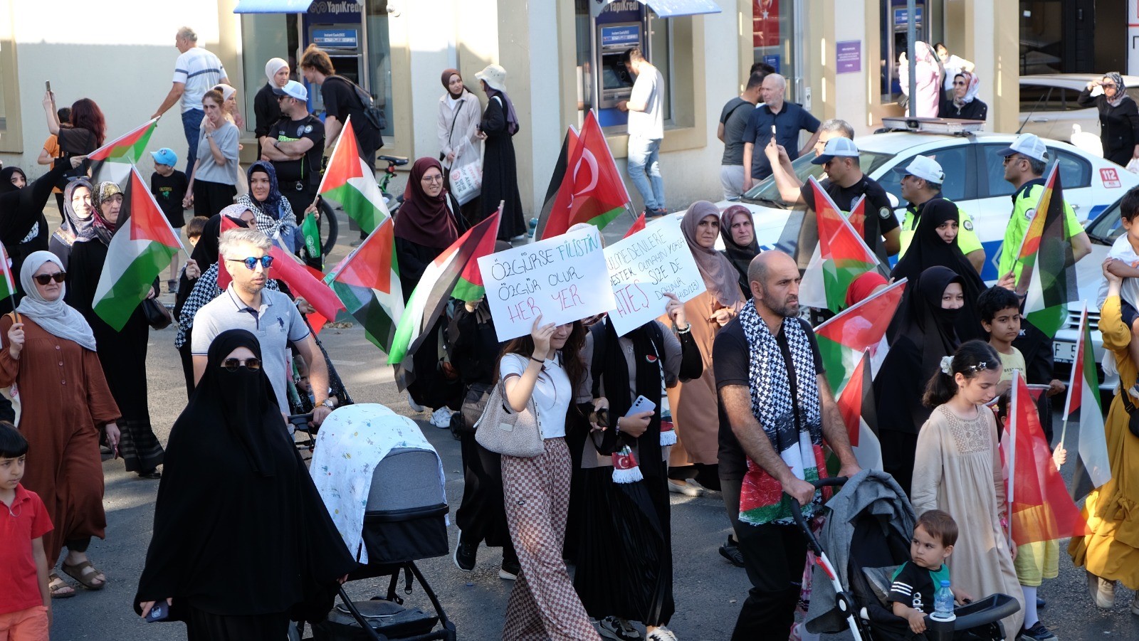 Bursa'da Gazze'ye Destek Sessiz Yürüyüşte Binlerce Kişi Toplandı
