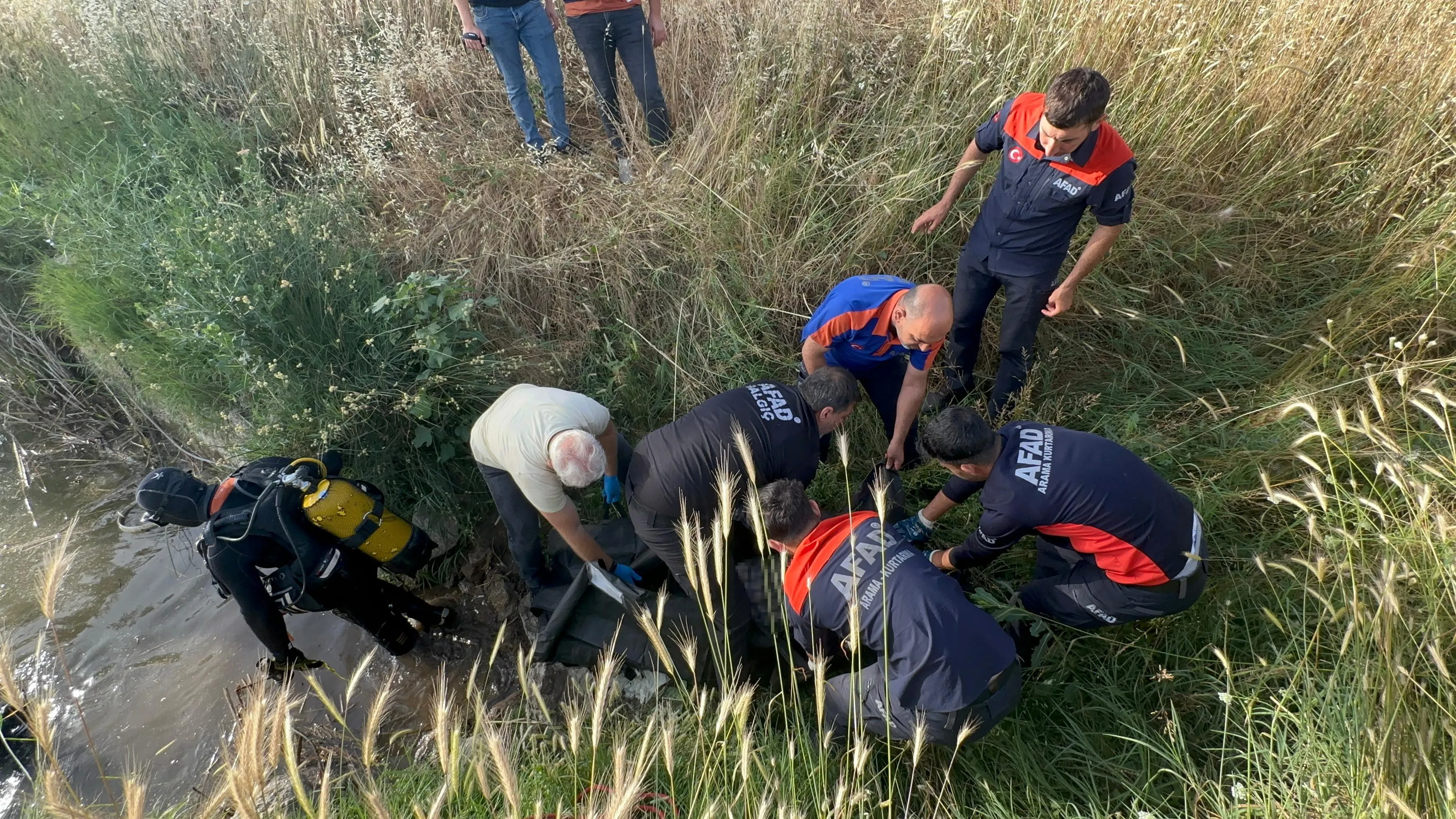 Diyarbakır’da Traktörüyle Gölete Düşen Sürücü Hayatını Kaybetti