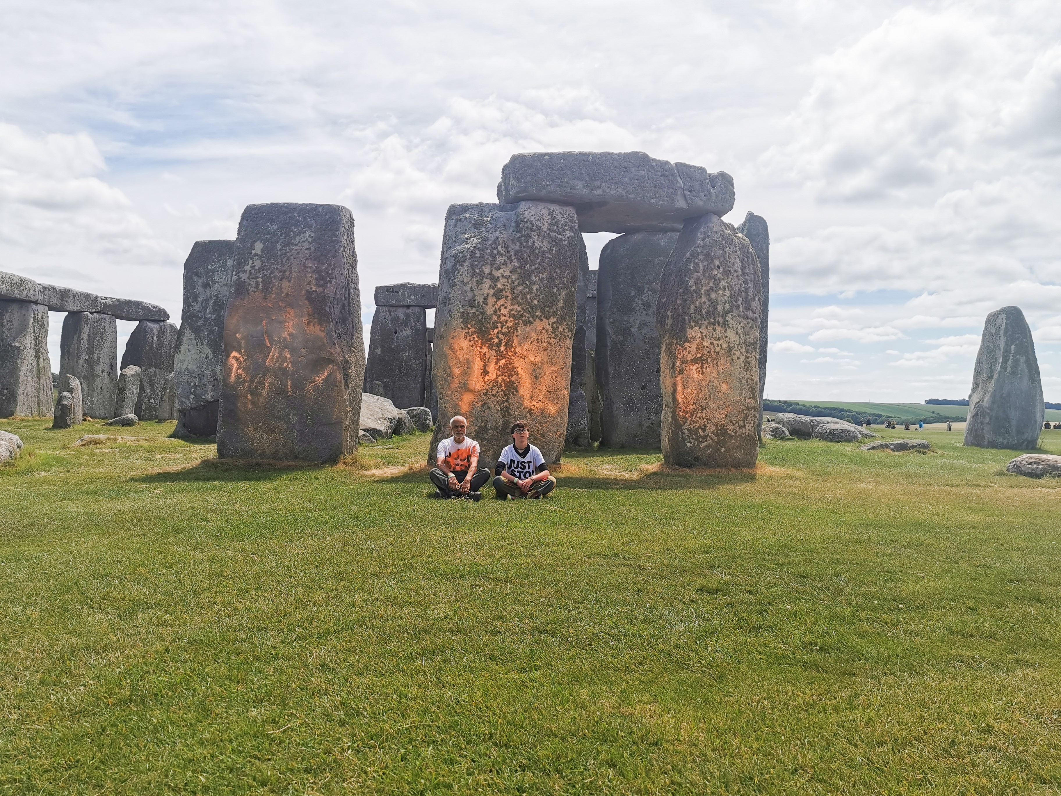 Genc Gazete İngiltere'de Çevreciler Stonehenge Taşlarına (2)