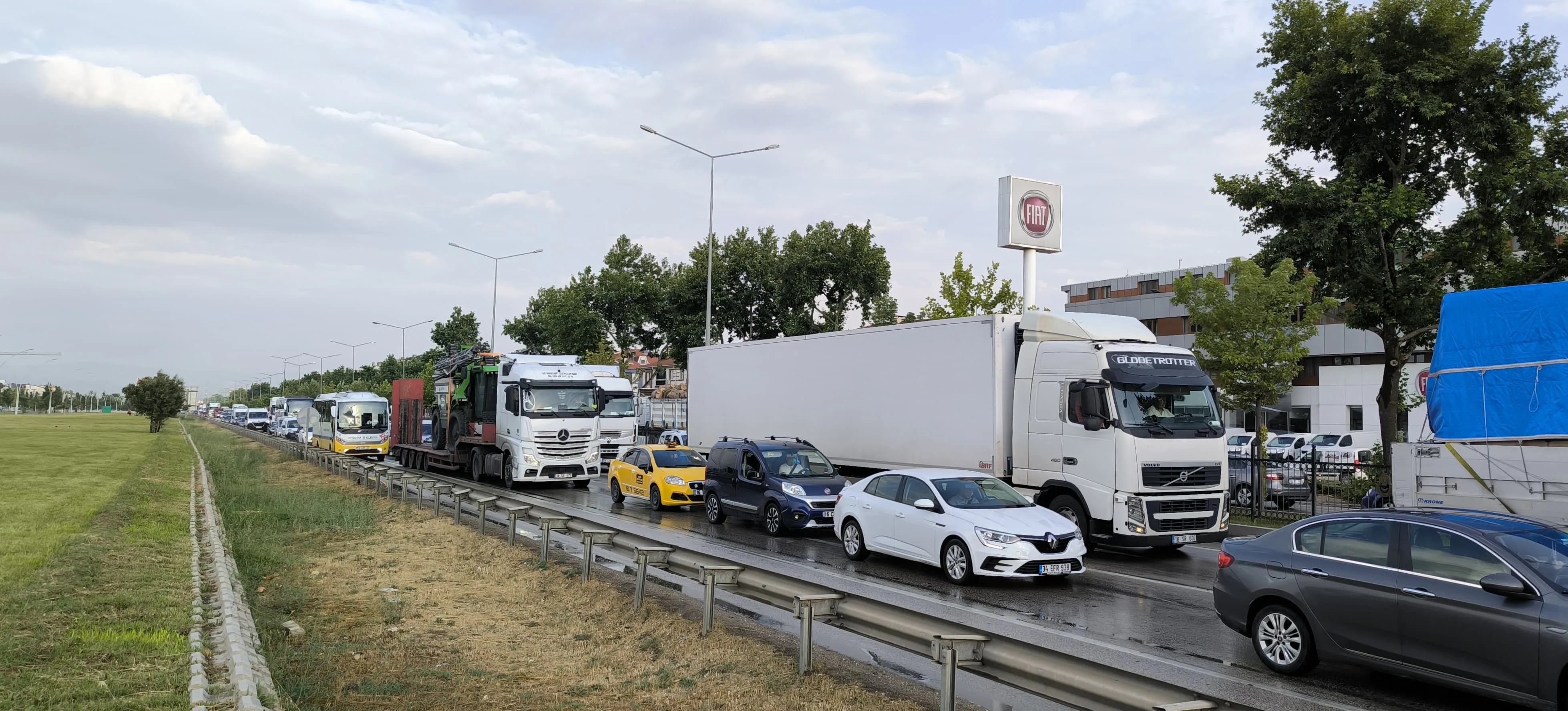 İnegöl'de Art Arda Trafik Kazaları Yollar Kilitlendi!