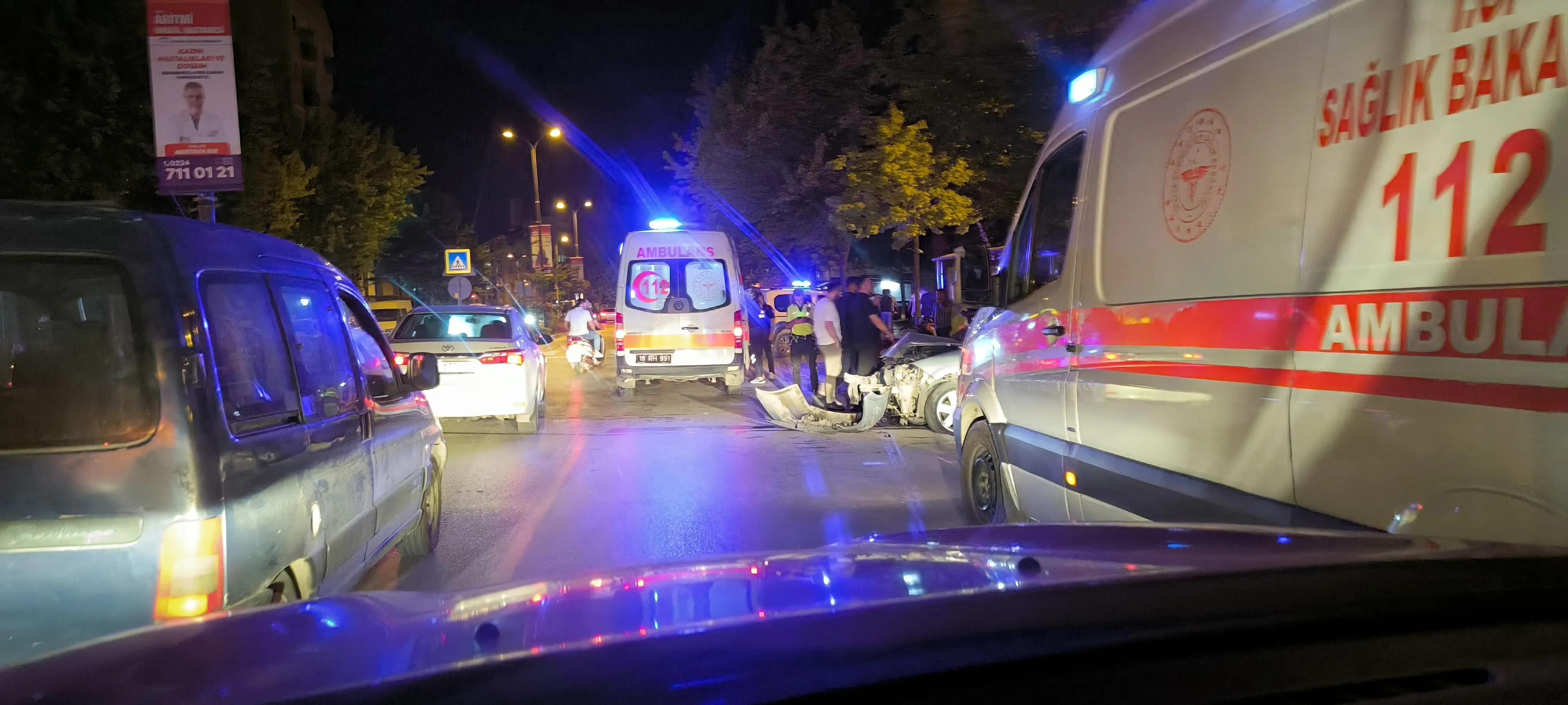 İnegöl'de Trafik Kazası 5 Kişi Yaralandı (3)