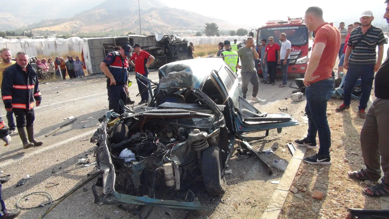 Mersin'de Otobüslerin Karıştığı Zincirleme Kaza 2 Ölü, 35 Yaralı