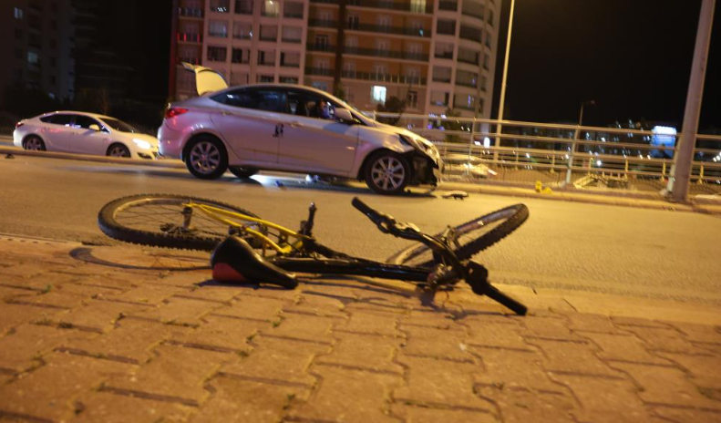Otomobilin Çarptığı Bisikletli Çocuklardan Biri Öldü Diğeri Ağır Yaralandı