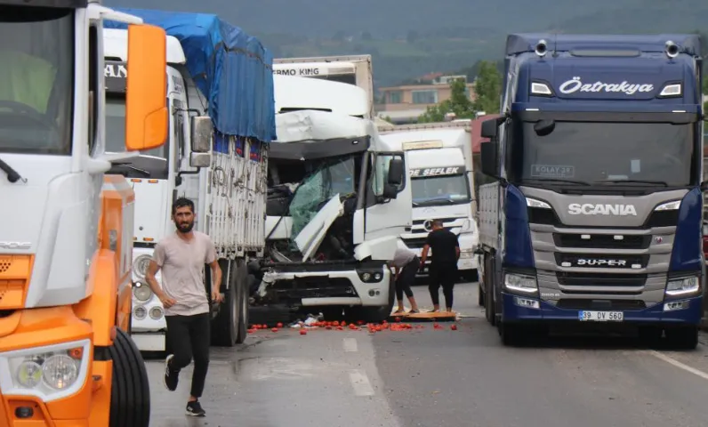 Beypiliç Tırı Dehşet Saçtı Anne, Baba Ve Çocukları Yaralandı