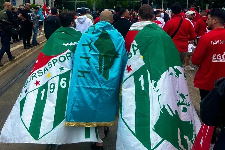 Bursaspor Pankartları Dünya Gündeminde Almanya'da Ay Yıldızlılara Destek!