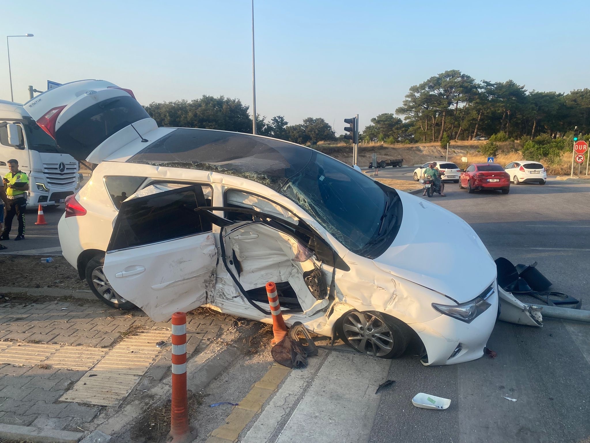 Çanakkale'de Ambulans Ile Otomobil Çarpıştı 3 Yaralı (2)