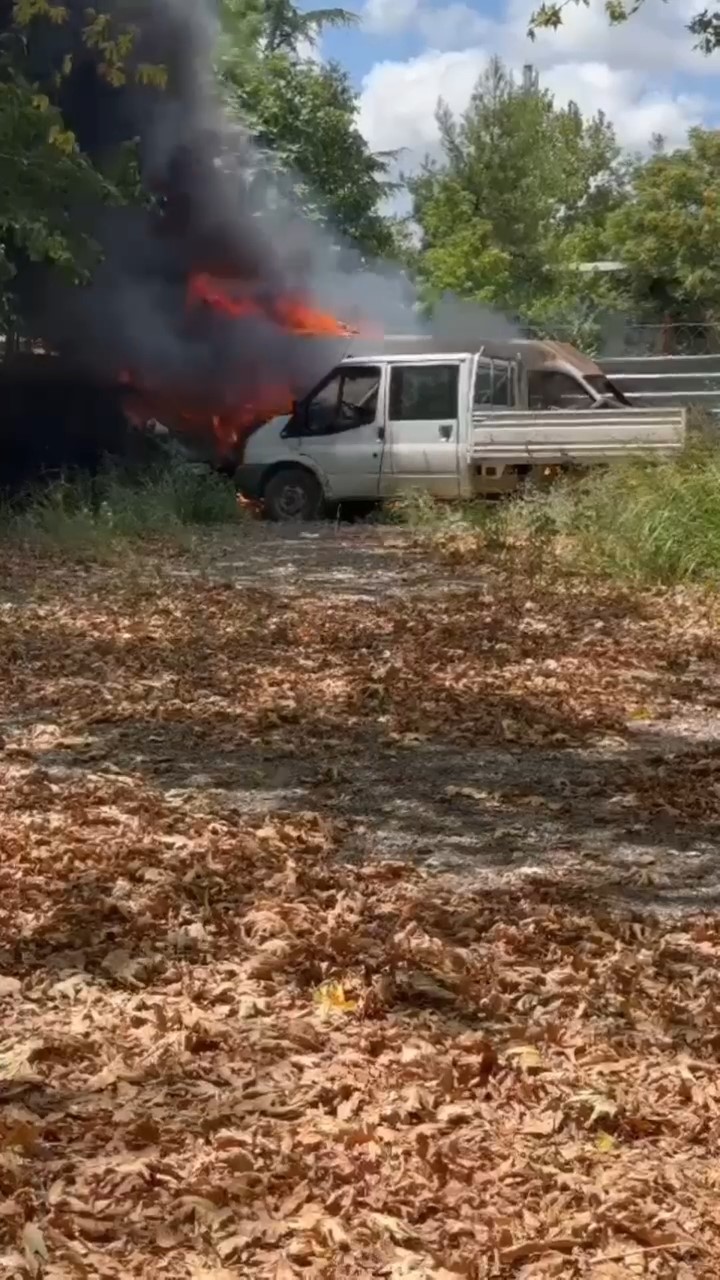 Genc Gazete Bursa Otokoop'ta Yangın Paniği Alevler Otomobilleri Sardı! (1)