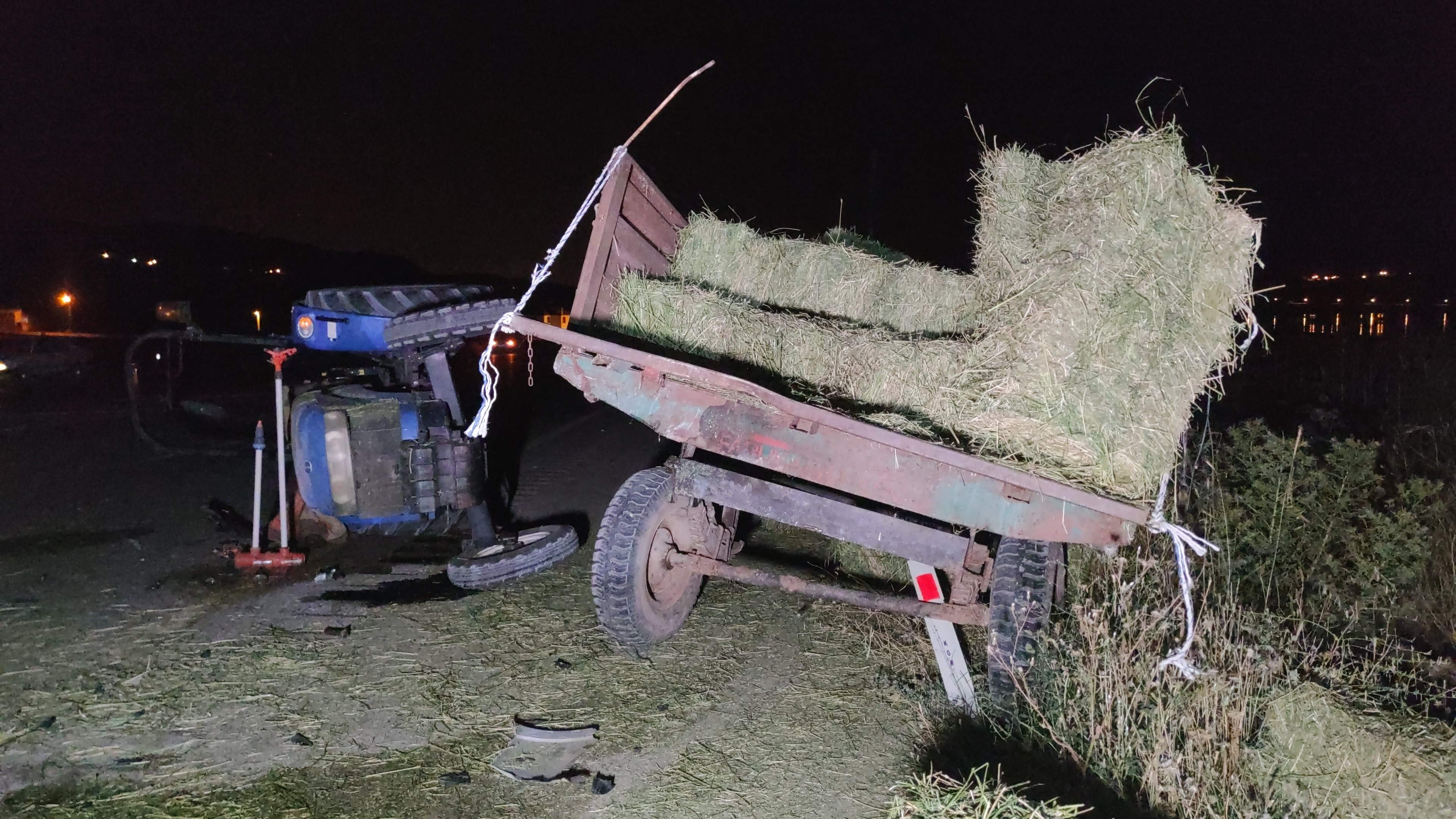 Genc Gazete Otomobil Ve Traktör Çarpıştı, 5 Yaralı! (1)-1