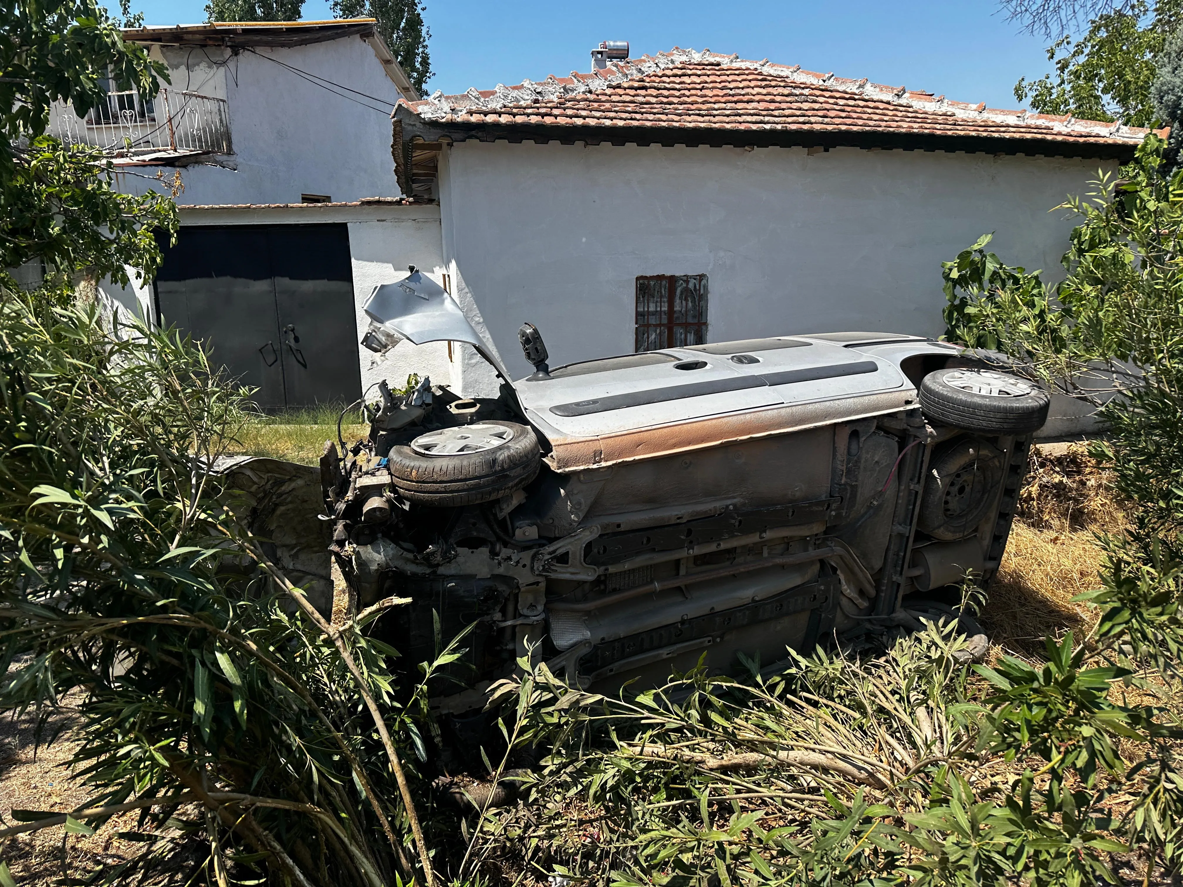 Manisa’da Kamyonet Otobüsle Çarpıştı 10 Yaralı